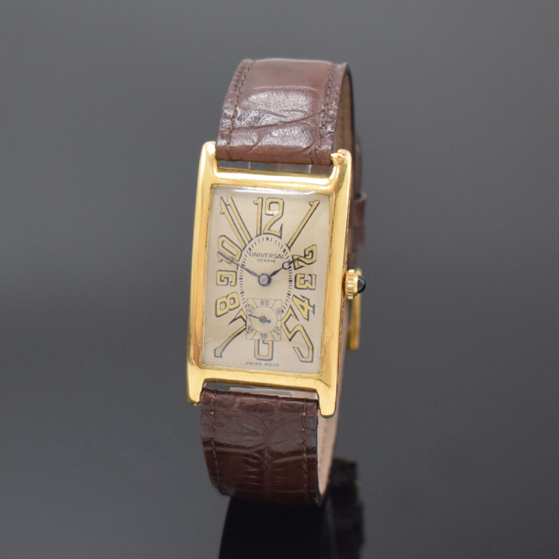 UNIVERSAL GENEVE große rechteckige Armbanduhr in GG 750/000, Schweiz um 1930, Handaufzug, Scharniergeh. m. grav. Rand, silb. Zifferbl. rest., Zeiger ...