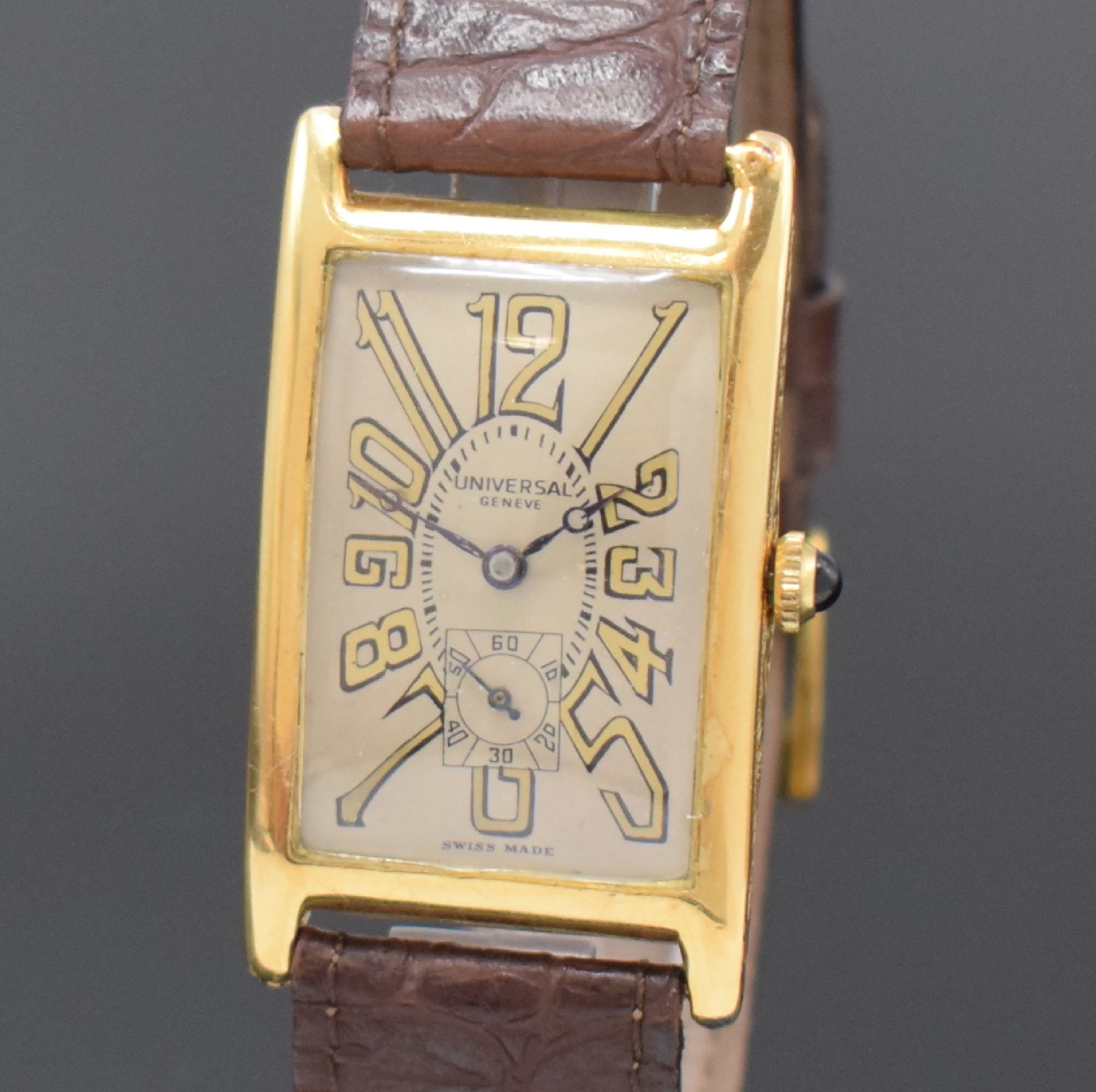 Detail a: UNIVERSAL GENEVE große rechteckige Armbanduhr in GG 750/000, Schweiz um 1930, Handaufzug, Scharniergeh. m. grav. Rand, silb. Zifferbl. rest., Zeiger ...
