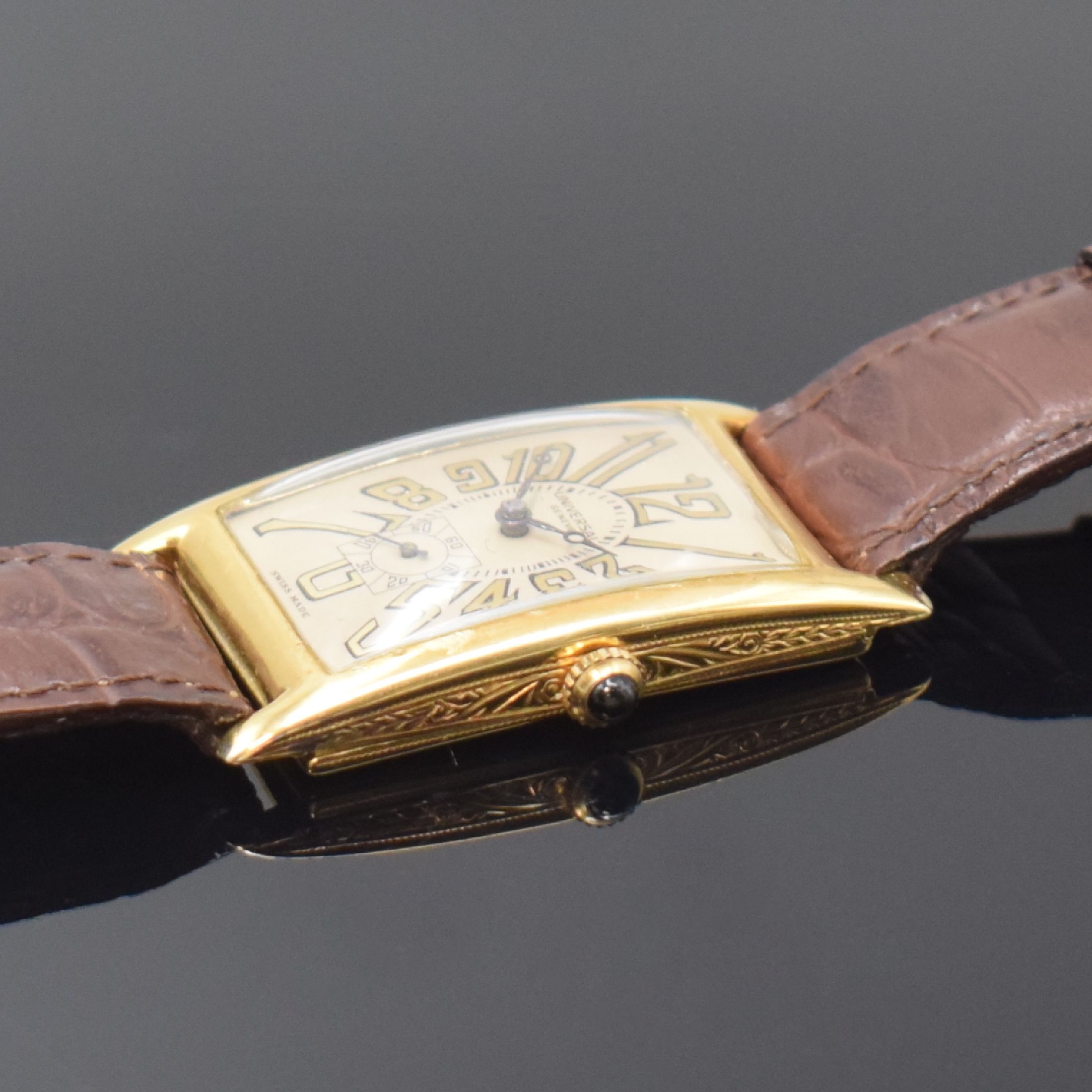 Detail b: UNIVERSAL GENEVE große rechteckige Armbanduhr in GG 750/000, Schweiz um 1930, Handaufzug, Scharniergeh. m. grav. Rand, silb. Zifferbl. rest., Zeiger ...