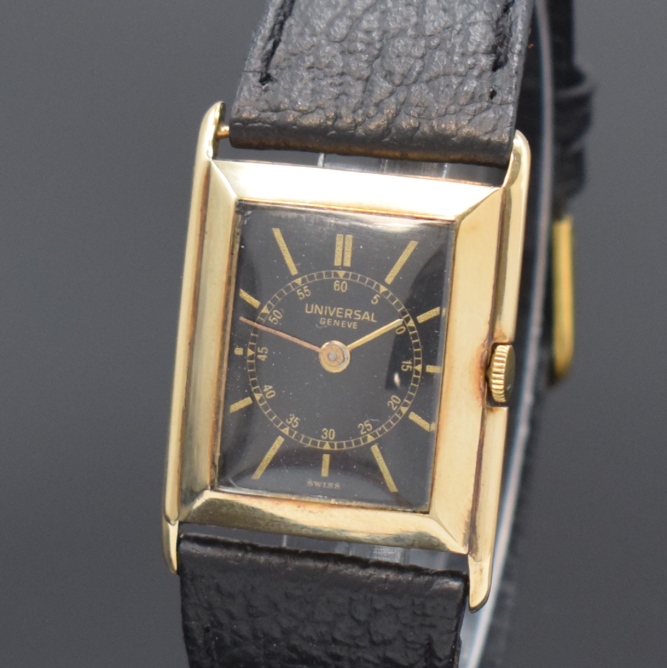 Detail a: UNIVERSAL GENEVE rechteckige Armbanduhr in GG 375/000, Schweiz / England um 1935, Handaufzug, 2-tlg. Geh., Boden aufgedr., schwarzes Zifferbl. rest., ...