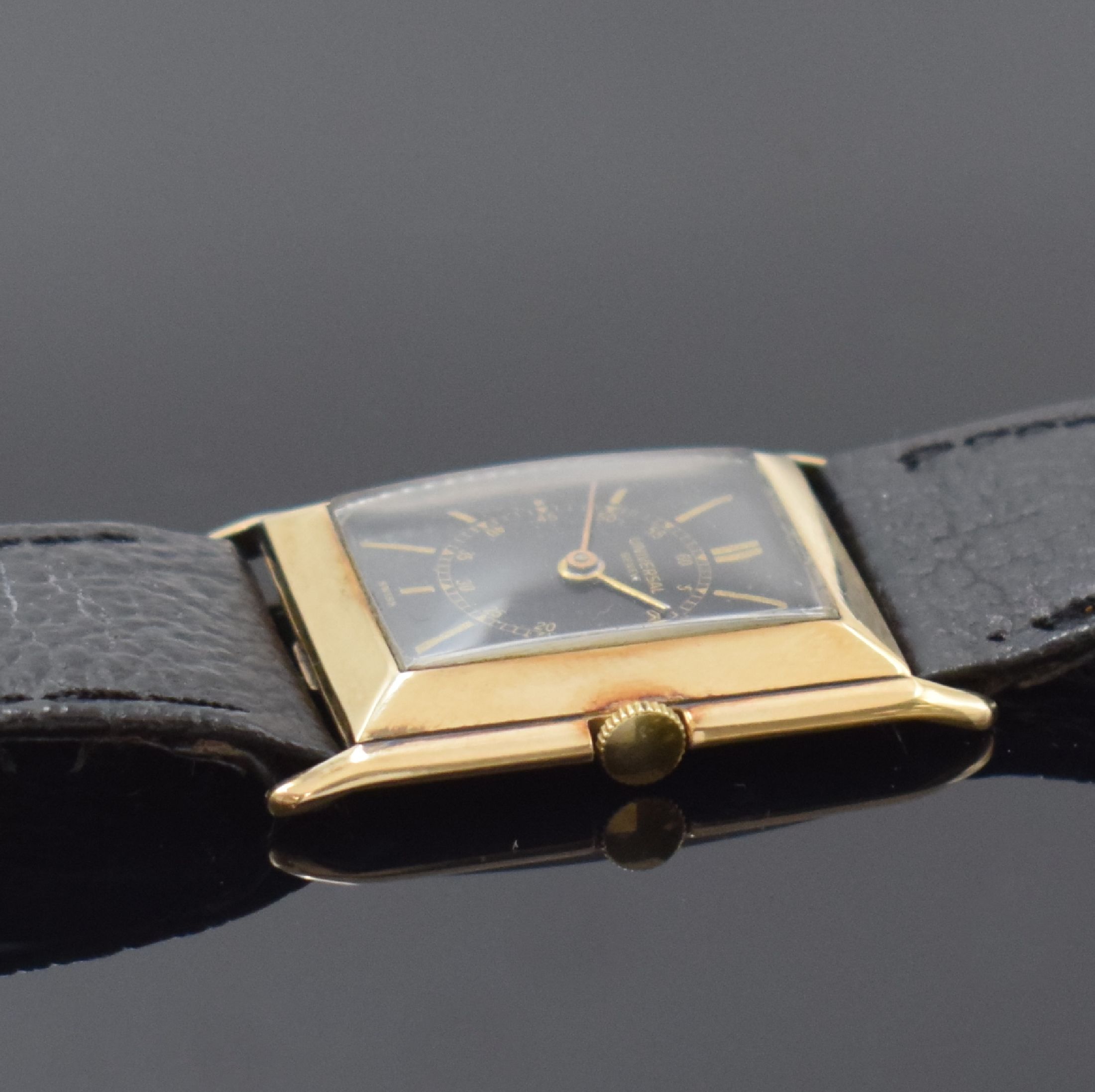Detail b: UNIVERSAL GENEVE rechteckige Armbanduhr in GG 375/000, Schweiz / England um 1935, Handaufzug, 2-tlg. Geh., Boden aufgedr., schwarzes Zifferbl. rest., ...