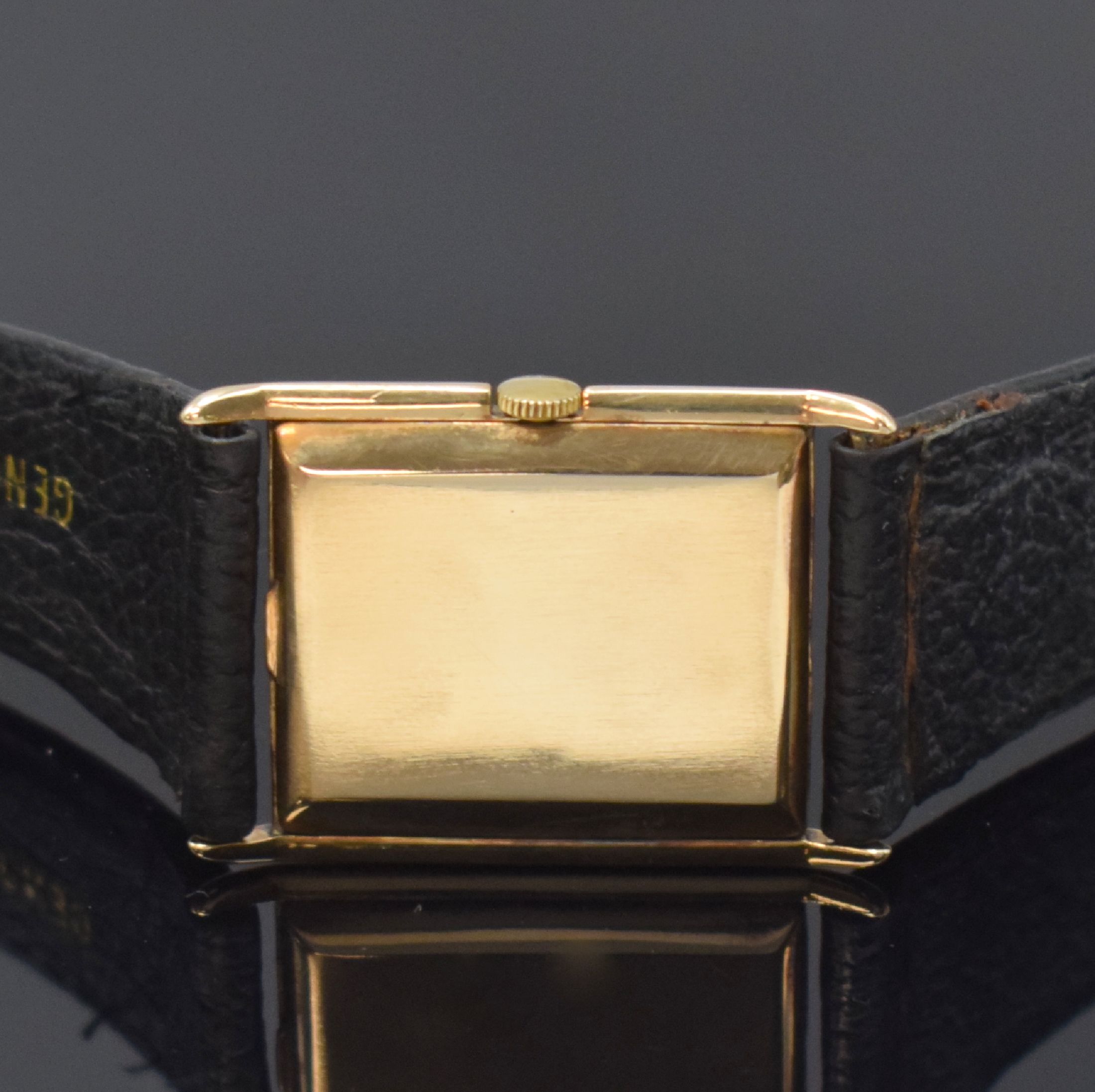Detail c: UNIVERSAL GENEVE rechteckige Armbanduhr in GG 375/000, Schweiz / England um 1935, Handaufzug, 2-tlg. Geh., Boden aufgedr., schwarzes Zifferbl. rest., ...