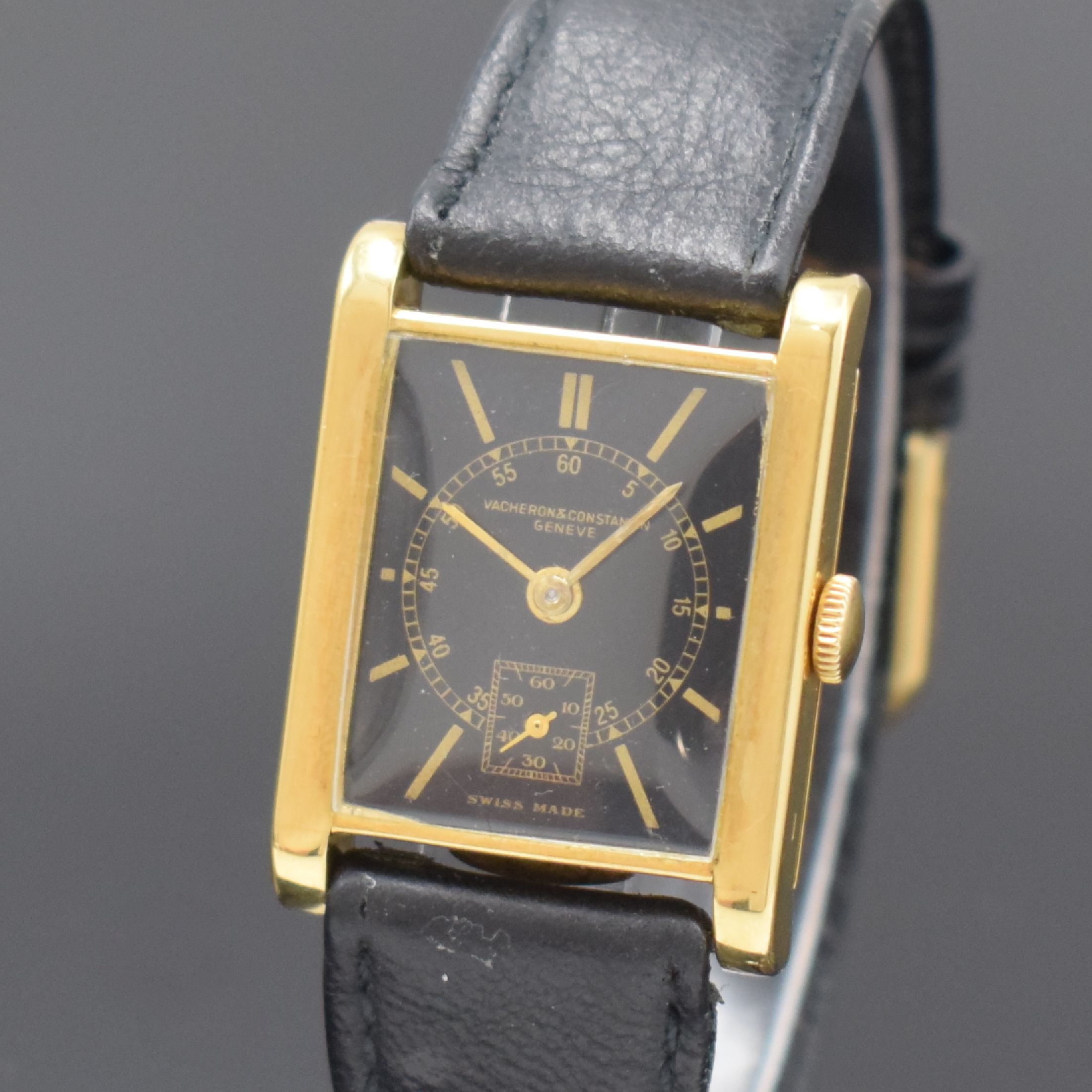 Detail a: VACHERON & CONSTANTIN rechteckige Armbanduhr in GG 750/000, Schweiz um 1945, Handaufzug, 2-tlg. Geh., Boden aufgedr., schwarzes Zifferbl. rest., ...