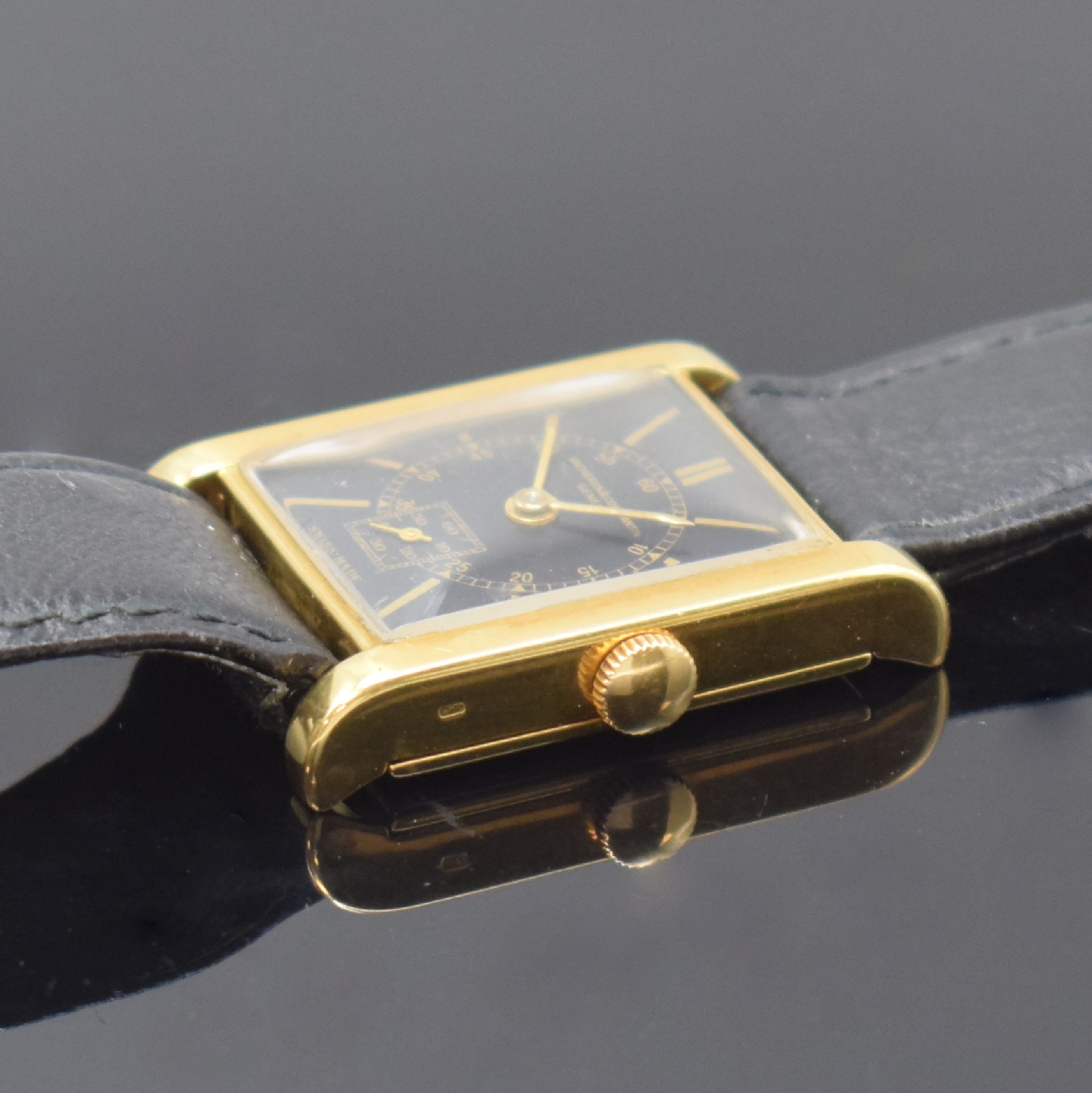 Detail b: VACHERON & CONSTANTIN rechteckige Armbanduhr in GG 750/000, Schweiz um 1945, Handaufzug, 2-tlg. Geh., Boden aufgedr., schwarzes Zifferbl. rest., ...