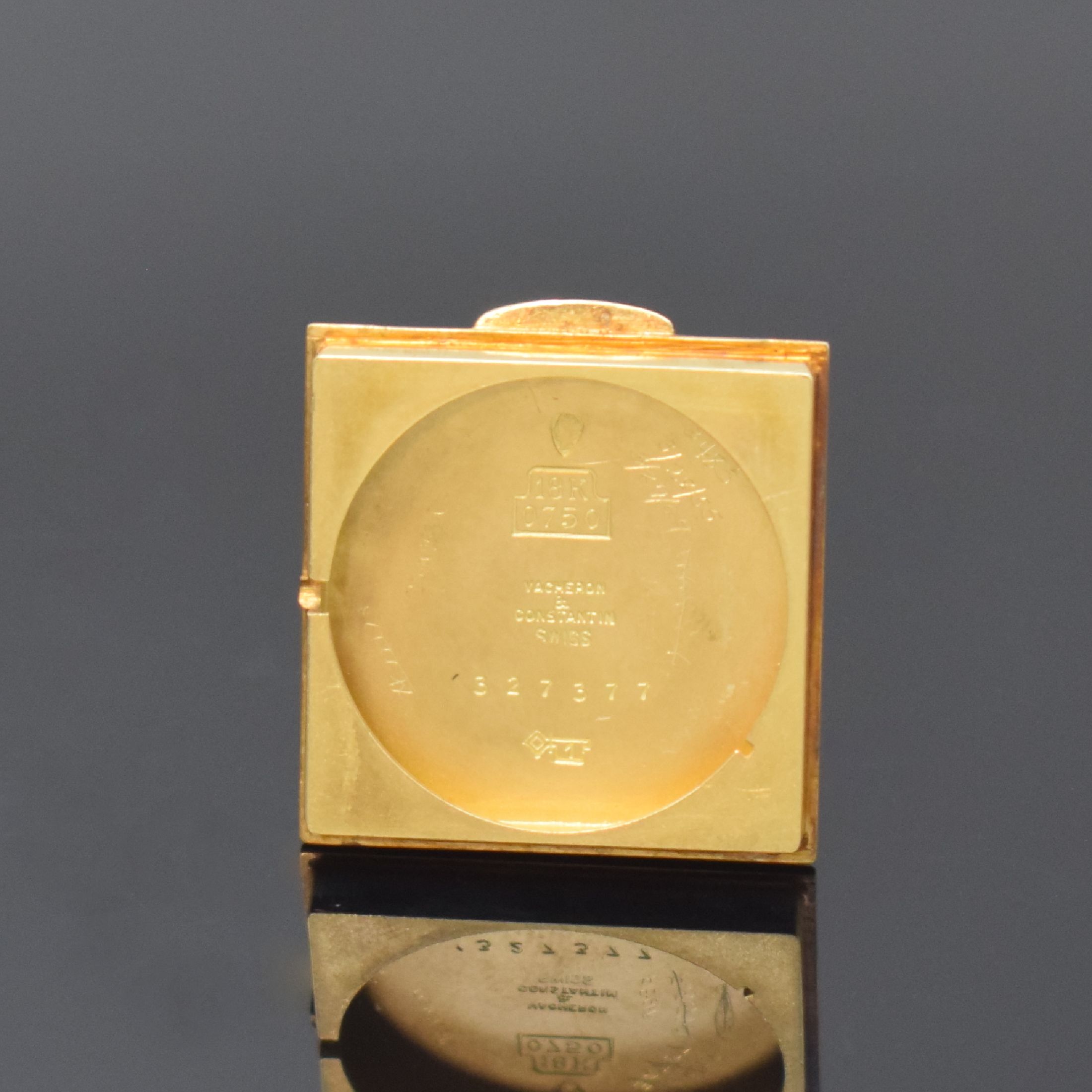 Detail e: VACHERON & CONSTANTIN rechteckige Armbanduhr in GG 750/000, Schweiz um 1945, Handaufzug, 2-tlg. Geh., Boden aufgedr., schwarzes Zifferbl. rest., ...