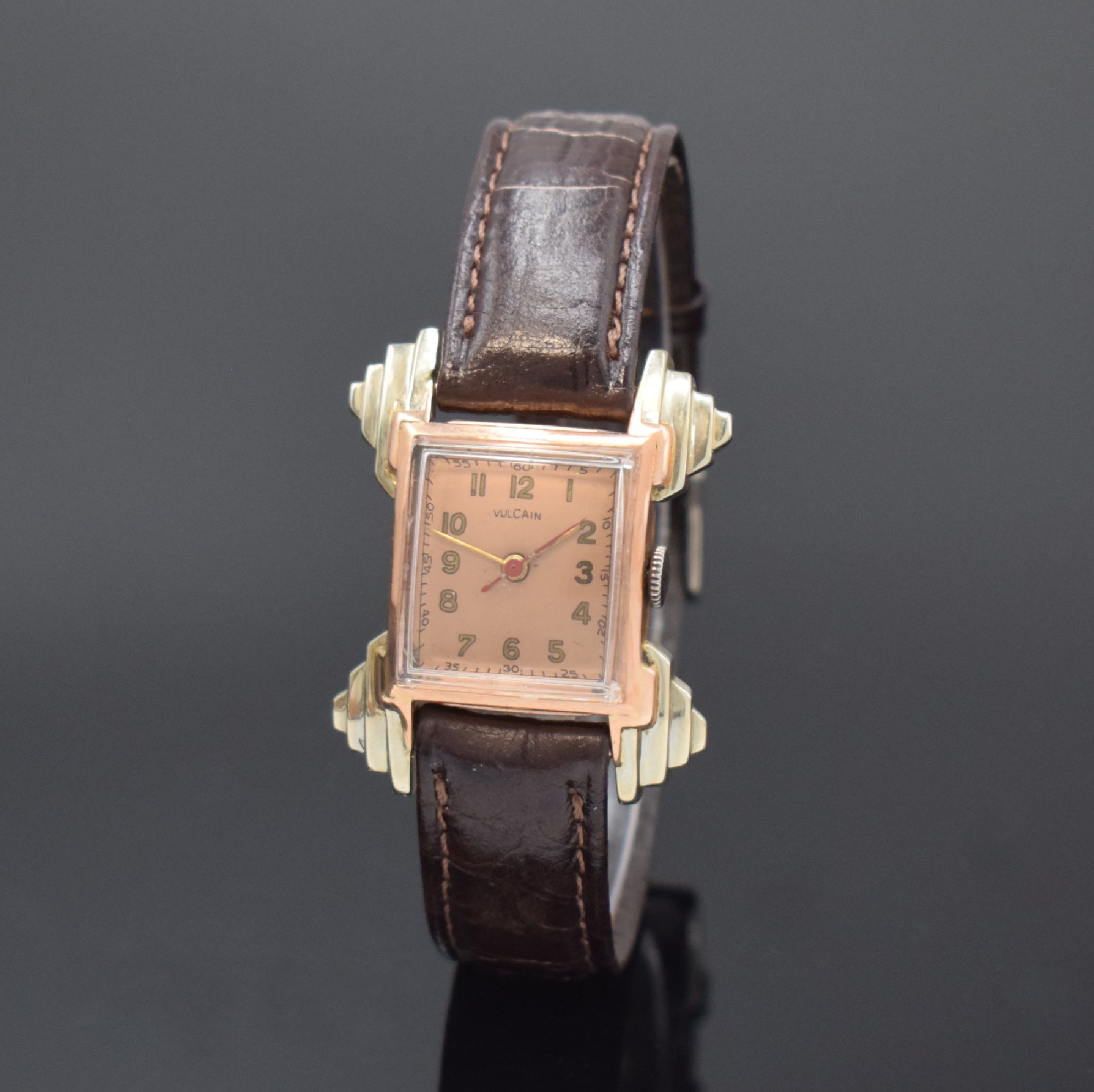 VULCAIN ausgefallene rechteckige Armbanduhr in 14k Weißgold/Rotgold, Schweiz / USA um 1940, Handaufzug, 2-tlg. Geh. m. Pyramiden- artig gestuften ...
