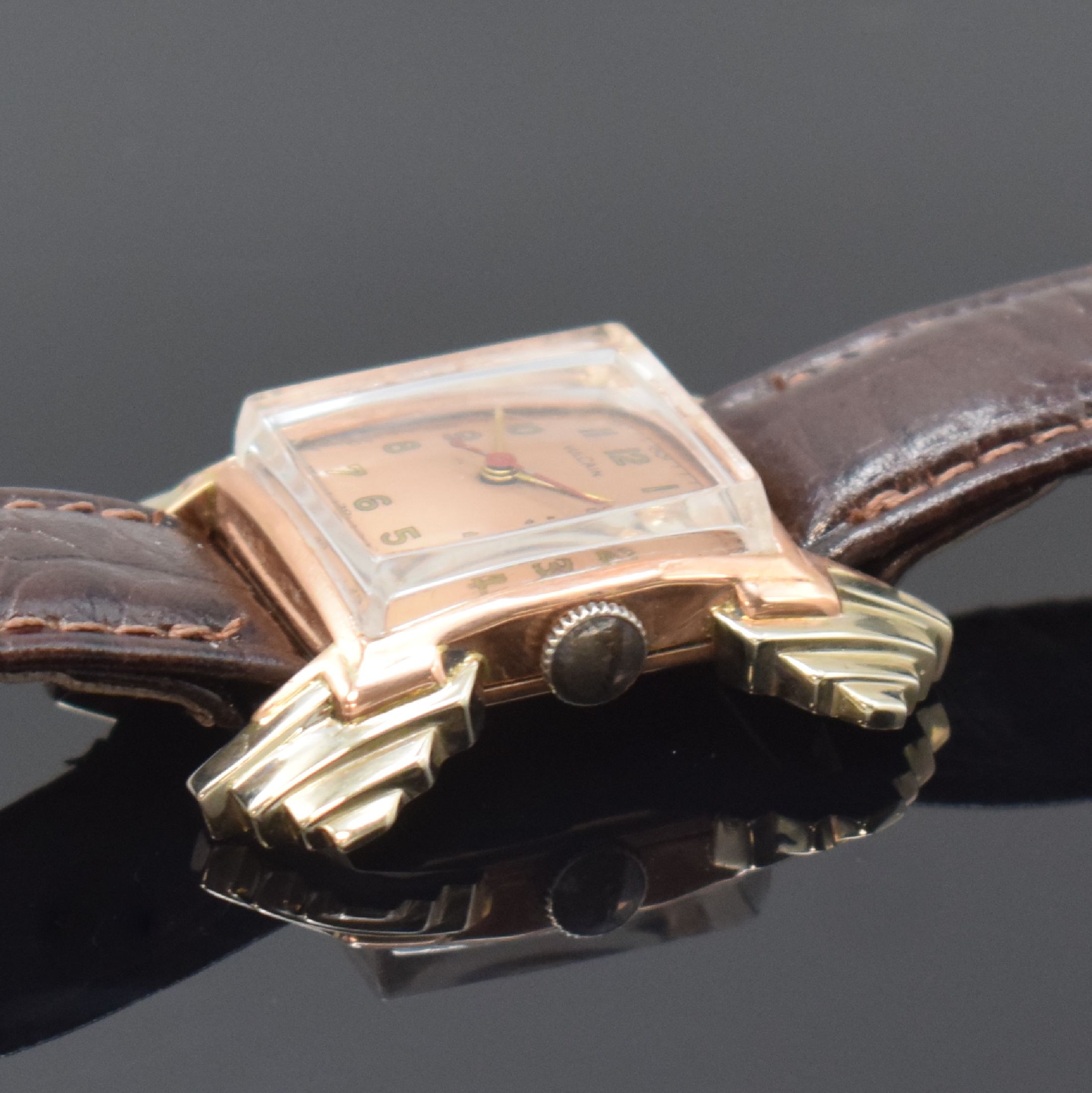 Detail b: VULCAIN ausgefallene rechteckige Armbanduhr in 14k Weißgold/Rotgold, Schweiz / USA um 1940, Handaufzug, 2-tlg. Geh. m. Pyramiden- artig gestuften ...