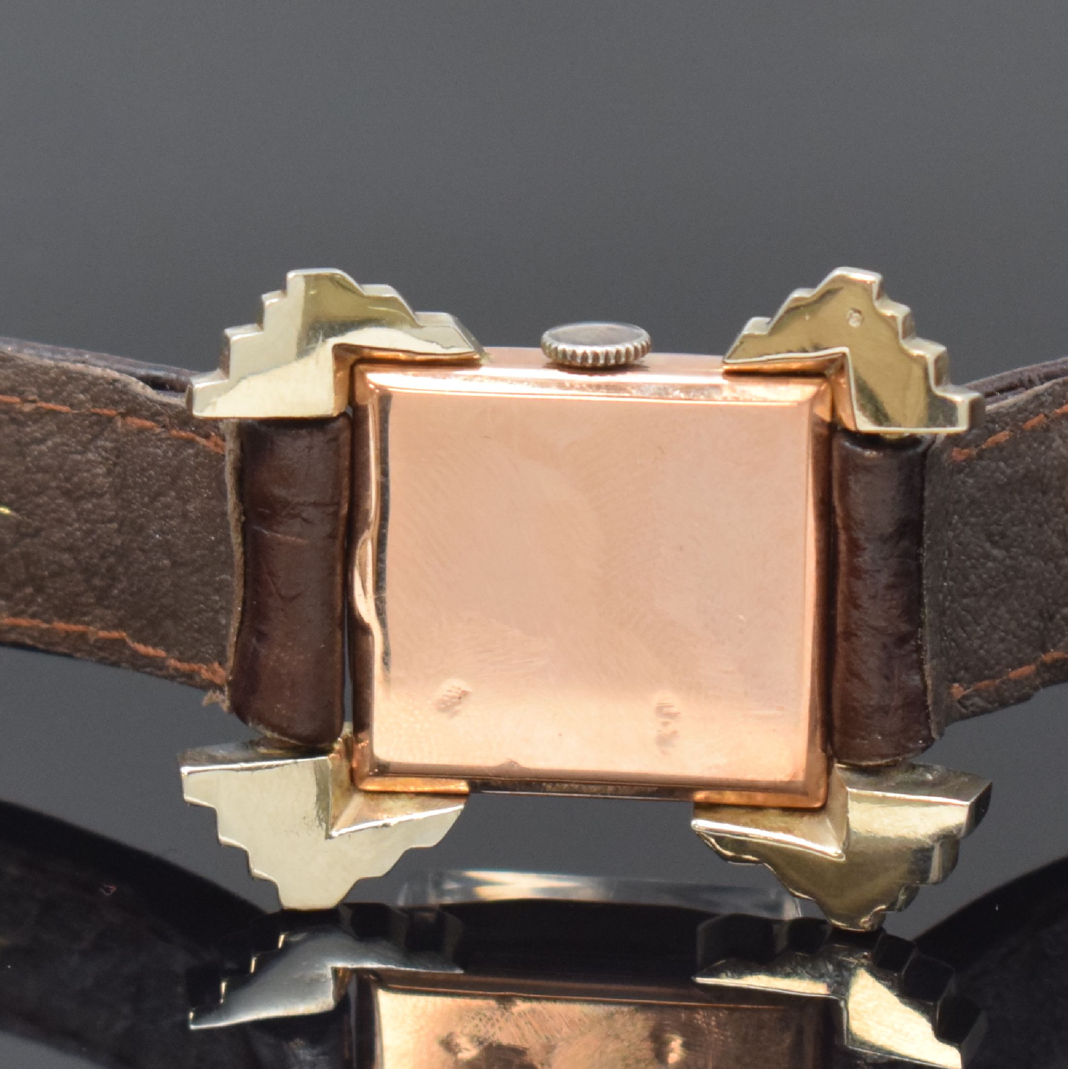 Detail c: VULCAIN ausgefallene rechteckige Armbanduhr in 14k Weißgold/Rotgold, Schweiz / USA um 1940, Handaufzug, 2-tlg. Geh. m. Pyramiden- artig gestuften ...