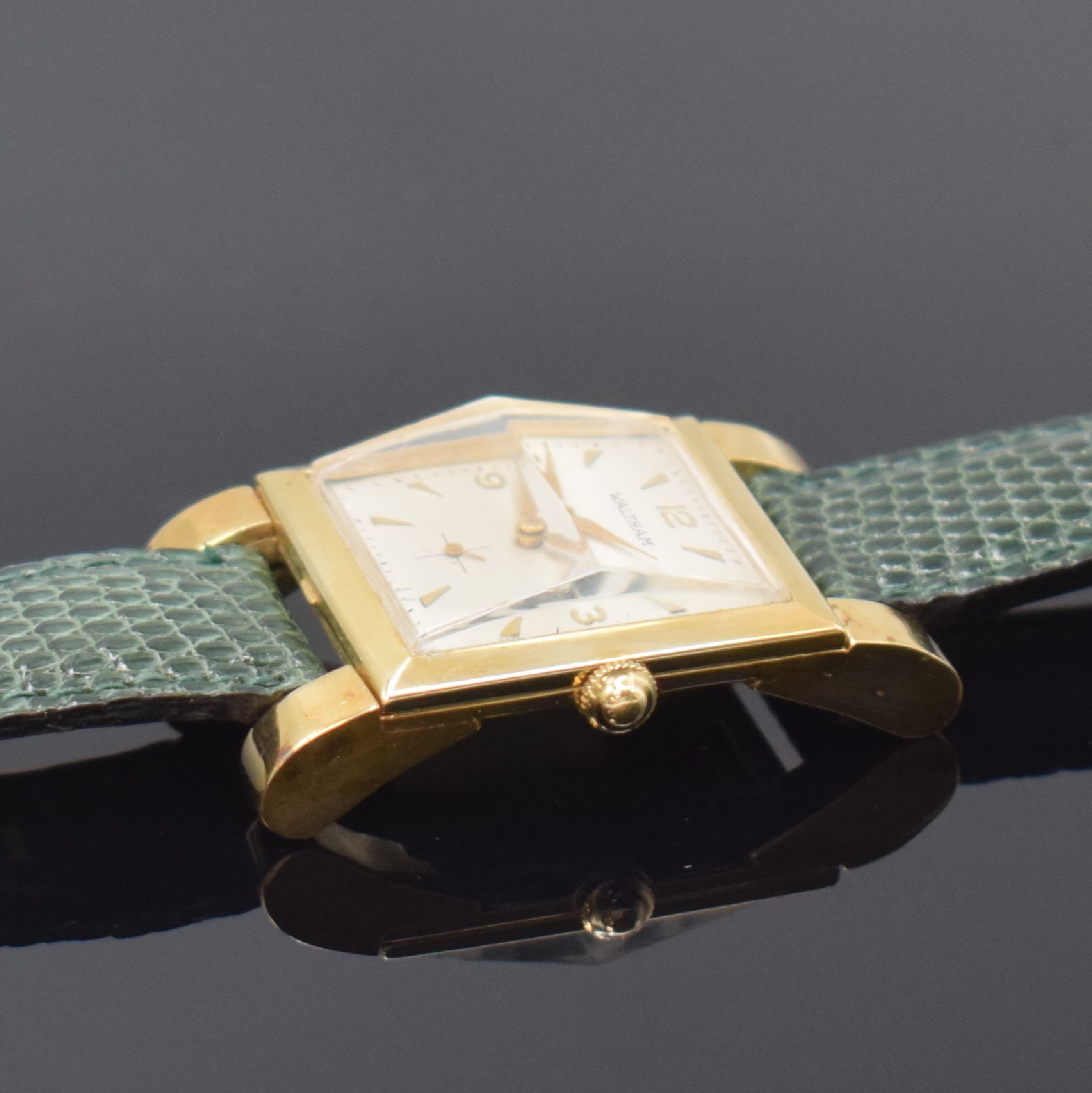 Detail b: WALTHAM große rechteckige Armbanduhr in GG 585/000, USA / Schweiz um 1955, Handaufzug, 2-tlg. Geh., Lünette aufgedr., silb. quadrat. Zifferbl. fl., ...