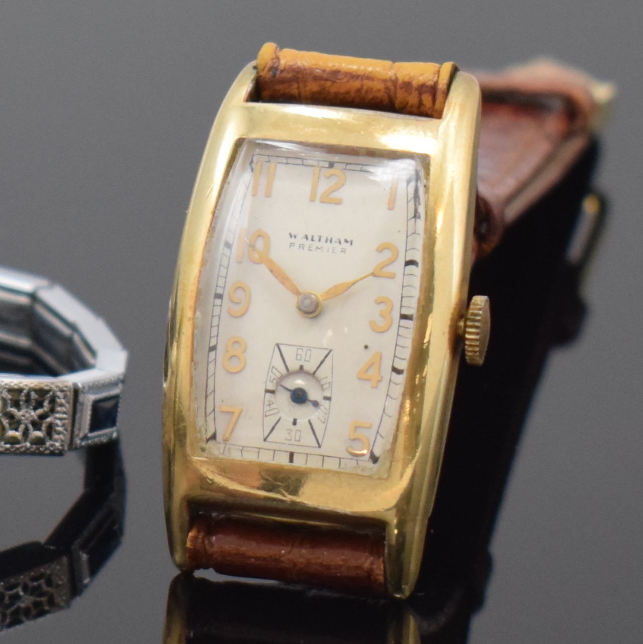 Detail a: WALTHAM 3 rechteckige gold-filled Armbanduhren, USA um 1930 - 1940, Handaufzug, 2-tlg. Geh. m. aufgedr. Böden, silb. Zifferblätter rest., Zeiger ...