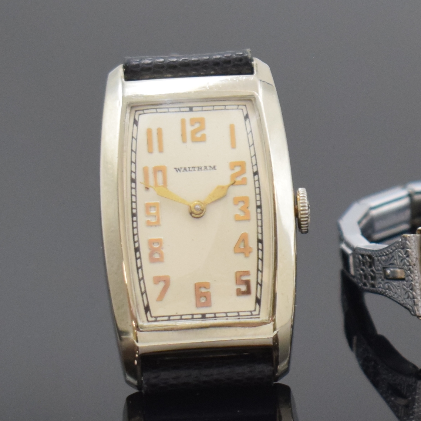 Detail c: WALTHAM 3 rechteckige gold-filled Armbanduhren, USA um 1930 - 1940, Handaufzug, 2-tlg. Geh. m. aufgedr. Böden, silb. Zifferblätter rest., Zeiger ...