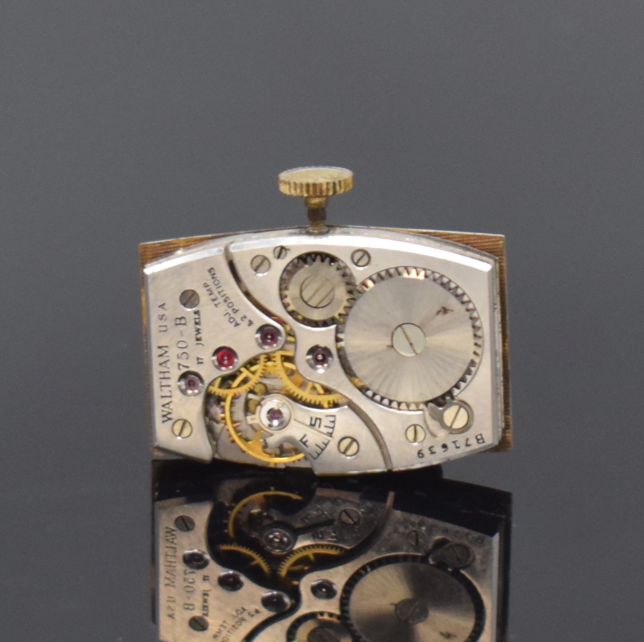 Detail e: WALTHAM 3 rechteckige gold-filled Armbanduhren, USA um 1930 - 1940, Handaufzug, 2-tlg. Geh. m. aufgedr. Böden, silb. Zifferblätter rest., Zeiger ...