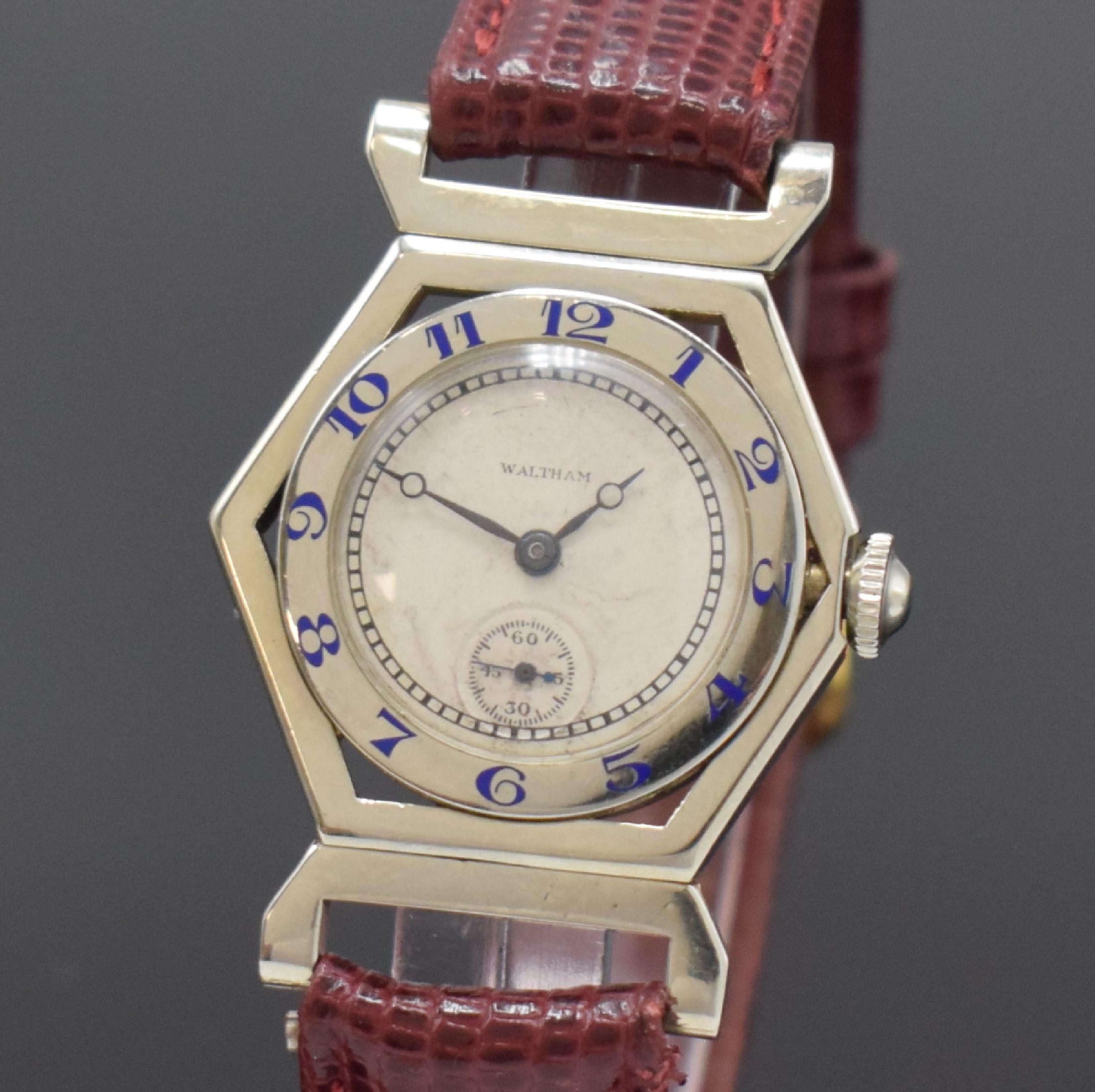 Detail a: WALTHAM seltene 6-eckige Armbanduhr in WG 750/000, USA um 1930, 3-tlg. Geh., ausgestellte bewegl. Anstöße, Monogramm-Grav. auf aufgedr. Boden, ...