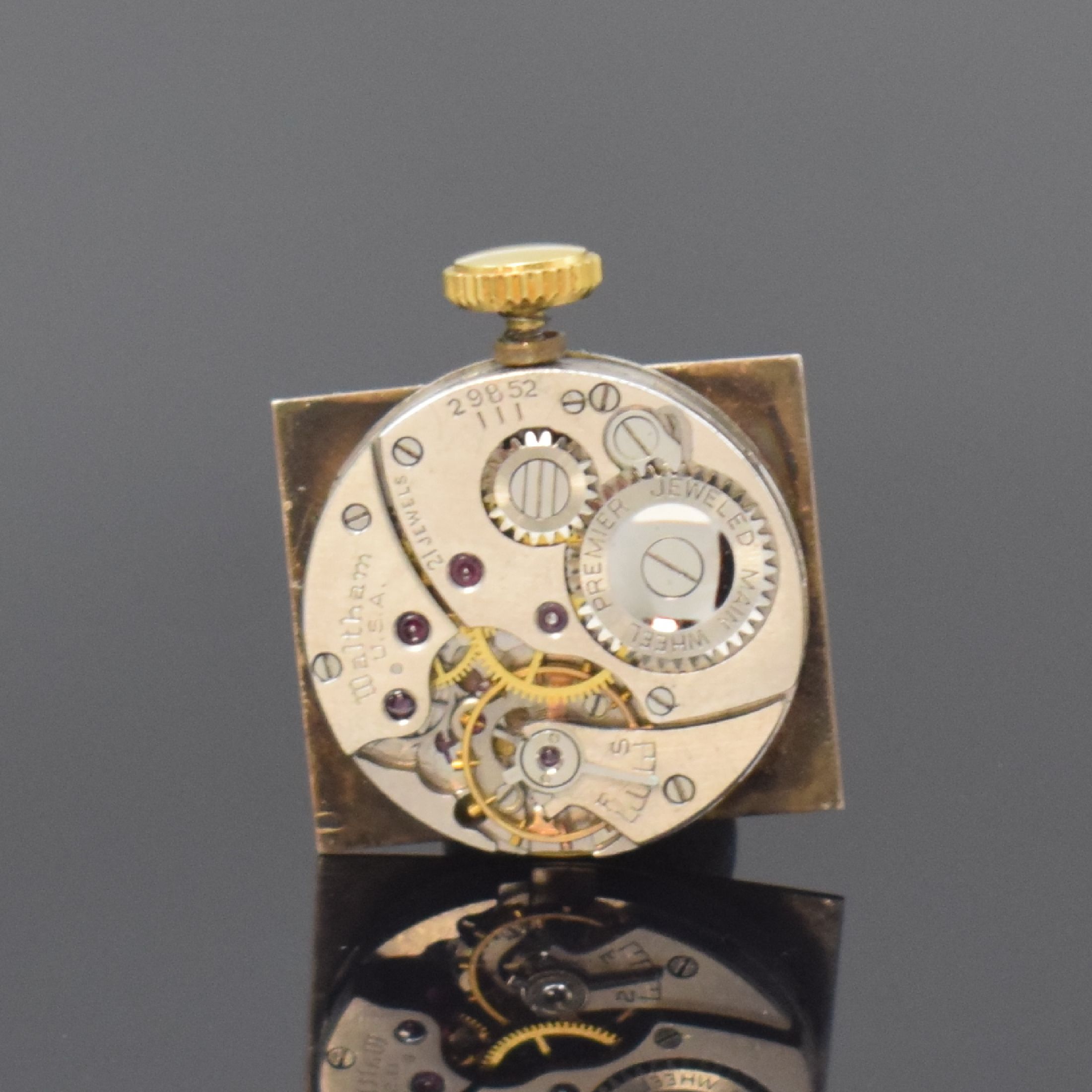 Detail c: WALTHAM Premier rechteckige GG 585/000 Armbanduhr, USA um 1940, Handaufzug, 2-tlg. Geh., Boden aufgedr., silb. Zifferbl., aufges. gold. Zahlen, gebl. ...