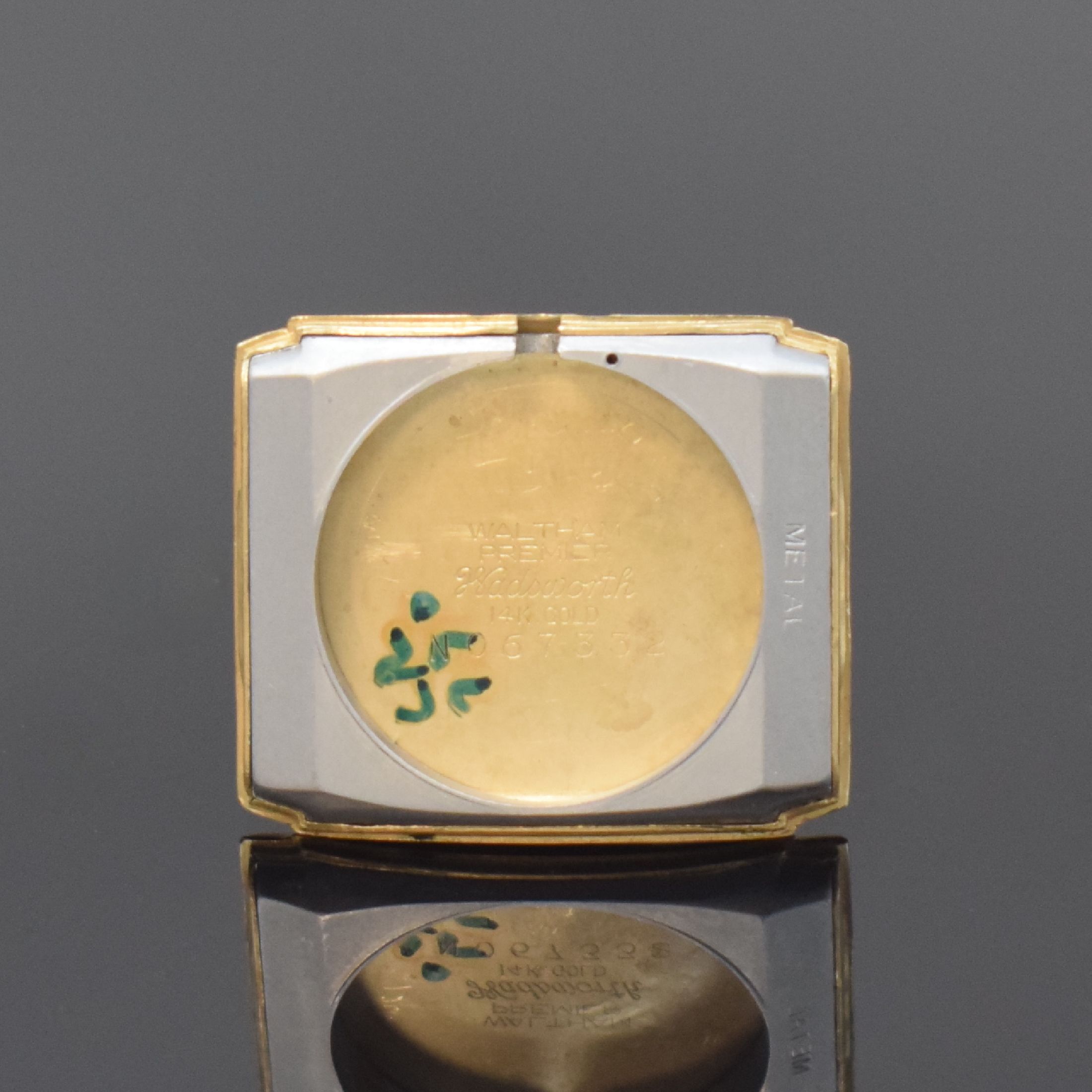 Detail d: WALTHAM Premier rechteckige GG 585/000 Armbanduhr, USA um 1940, Handaufzug, 2-tlg. Geh., Boden aufgedr., silb. Zifferbl., aufges. gold. Zahlen, gebl. ...