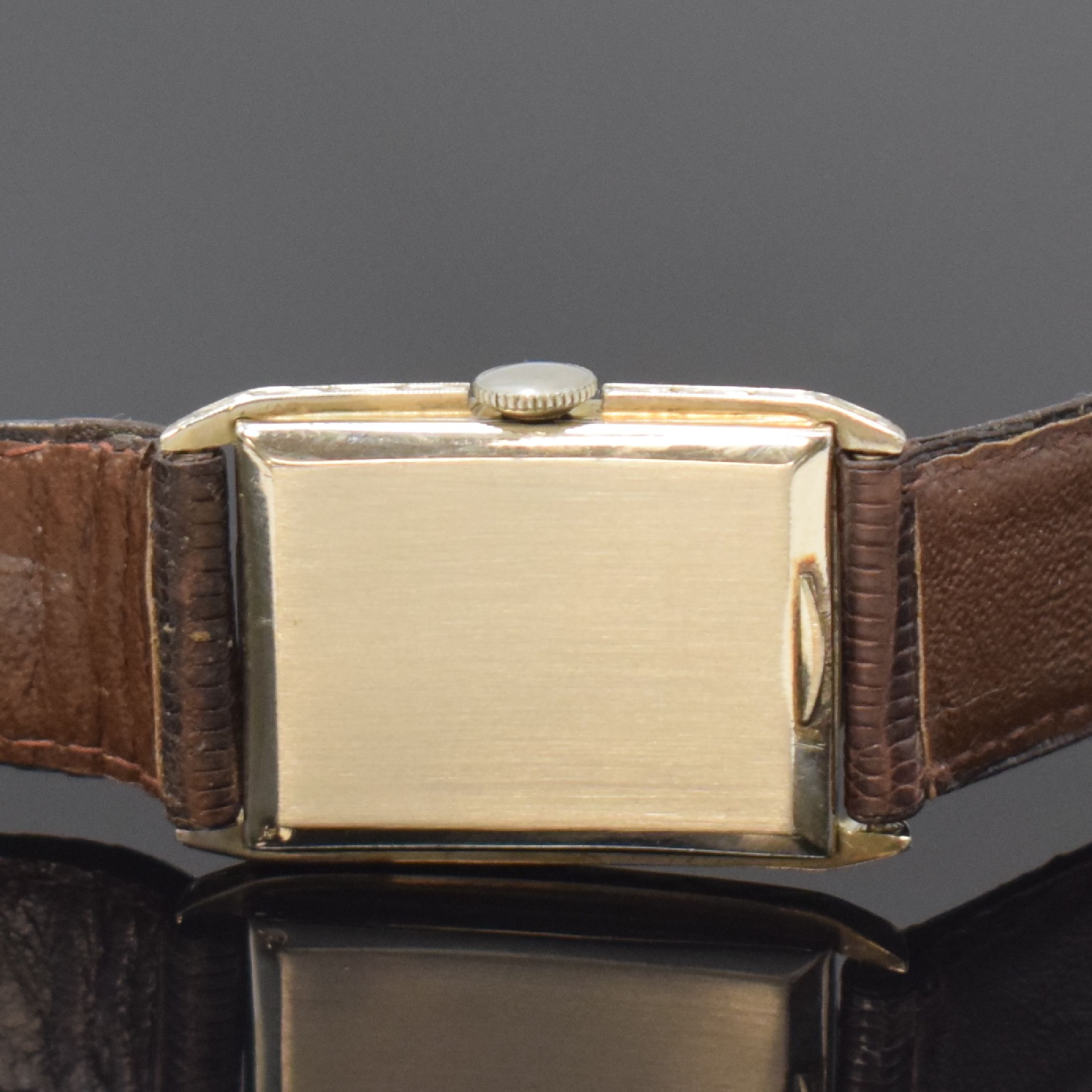 Detail c: WALTHAM rechteckige Armbanduhr in WG 585/000, USA um 1935, Handaufzug, 2-tlg. Geh., Lünette u. Rand grav., silb. Zifferbl. rest., gebl. Zeiger, ...