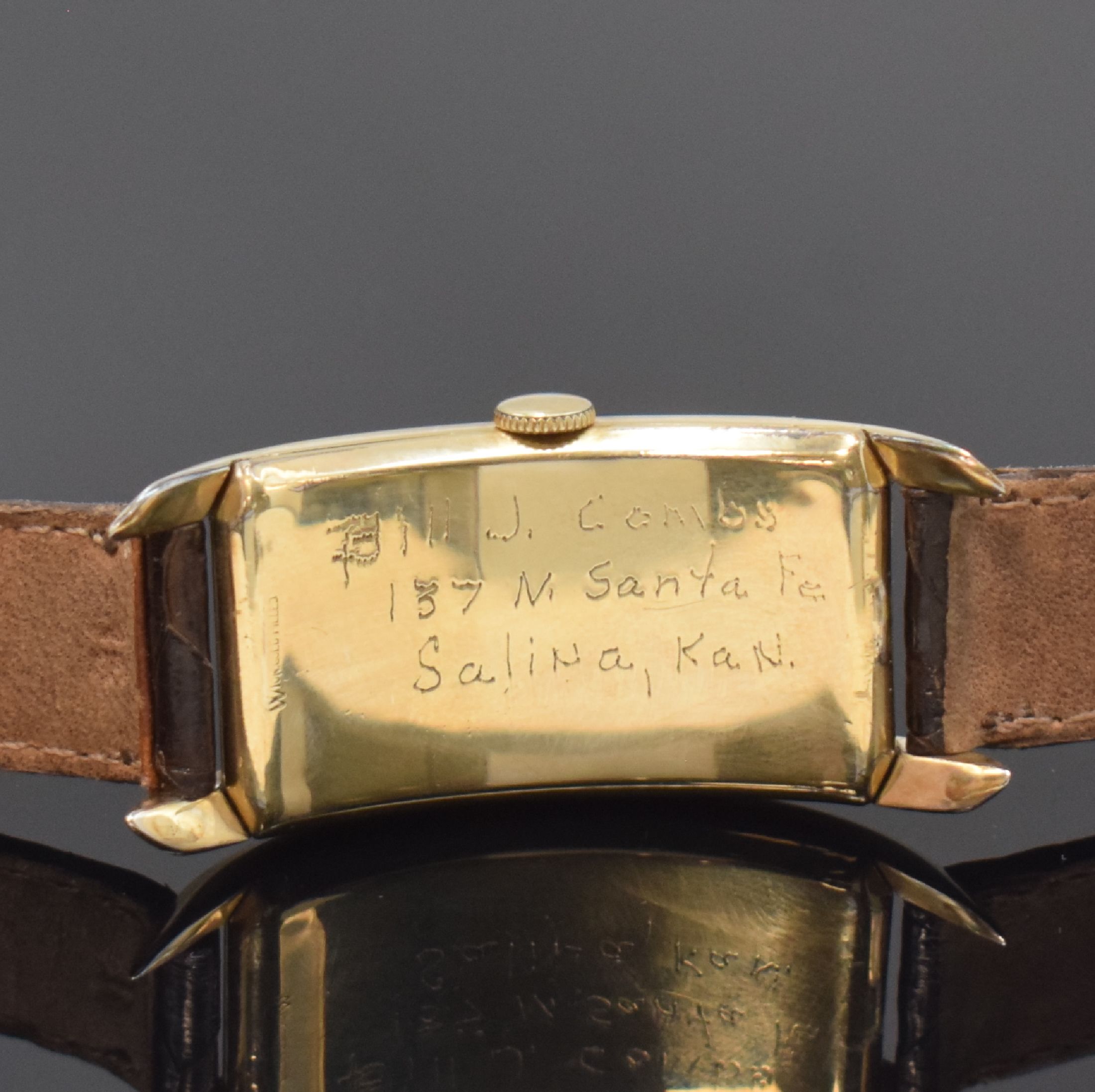 Detail c: WALTHAM sehr stark gebogene, rechteckige Armbanduhr in 10k gold-filled, USA um 1945, Handaufzug, 2-tlg. Geh., Boden aufgedr., schwarzes Zifferbl. ...