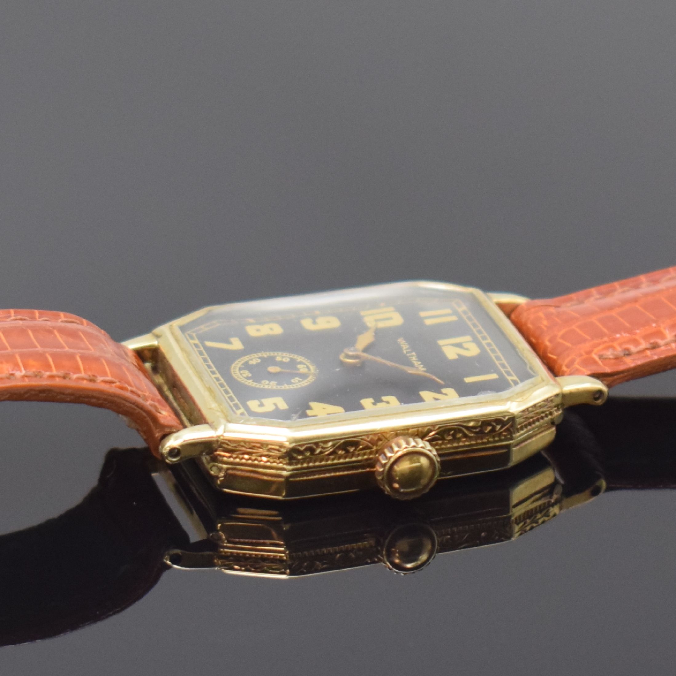 Detail b: WALTHAM frühe acht-eckige Armbanduhr in GG 585/000, USA um 1925, Handaufzug, Doppel- Scharniergeh., grav. Rand, schwarz. Zifferbl. rest., gold. ...