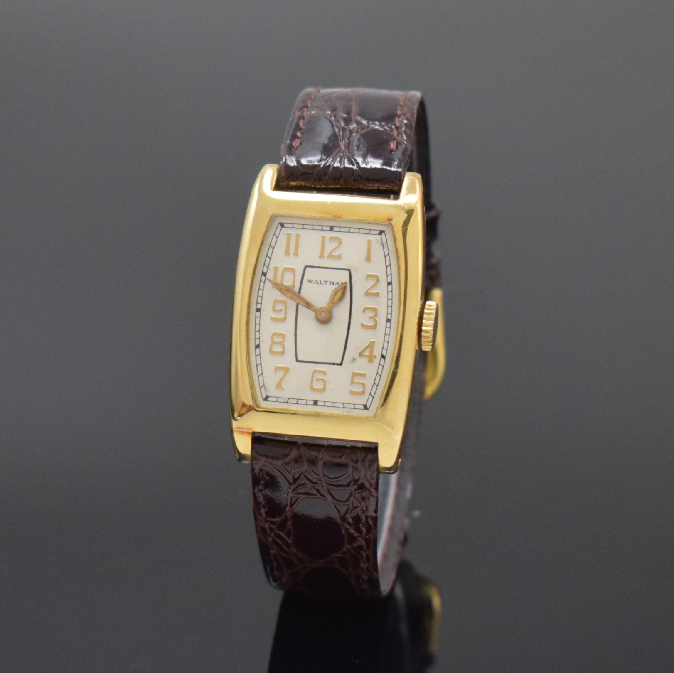 WALTHAM rechteckige Armbanduhr in GG 585/000, USA um 1930, Handaufzug, 2-tlg. Geh., Boden aufgedr., silb. Zifferbl., gold. Zahlen u. Zeiger, vern. ...