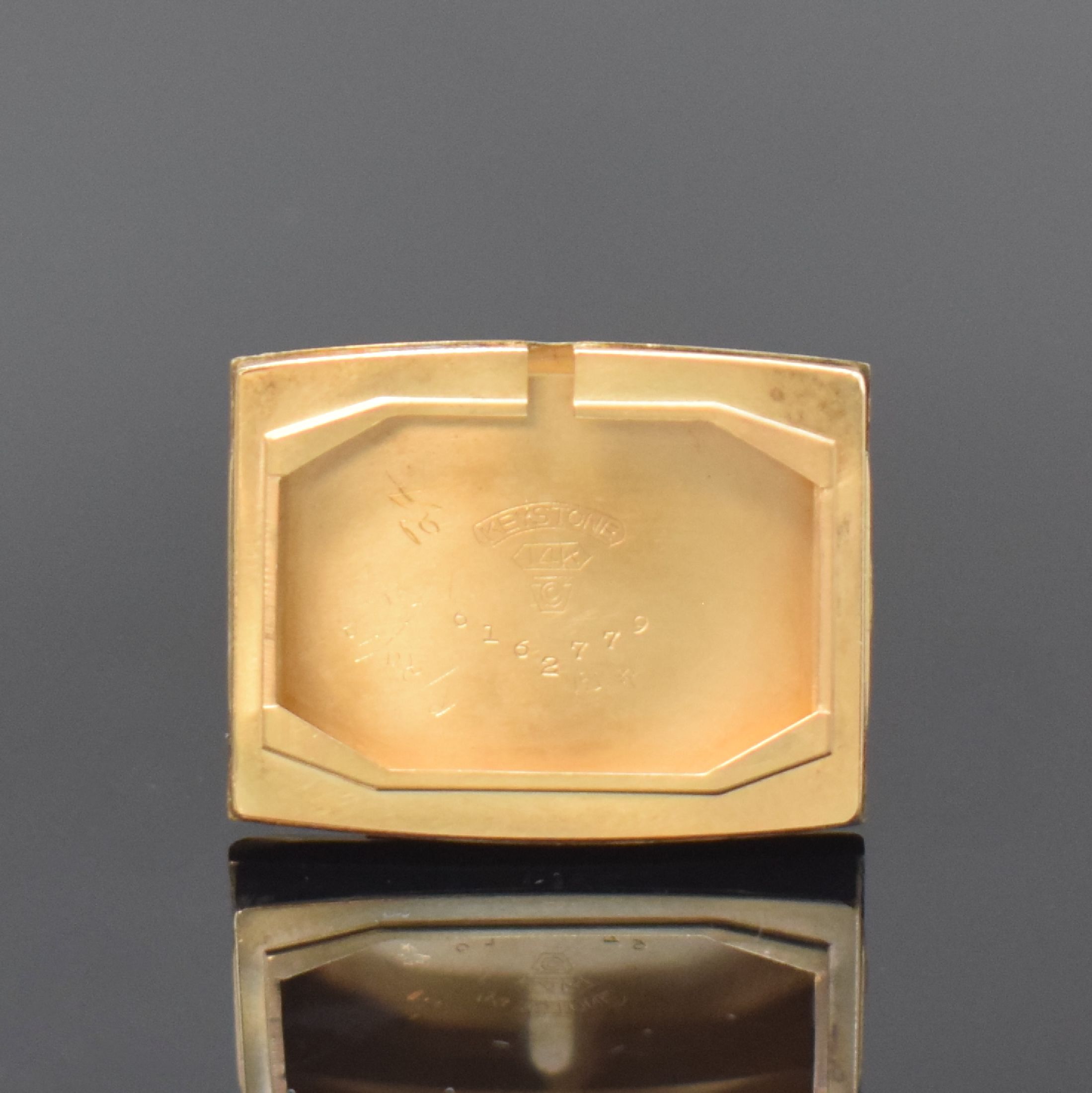 Detail e: WALTHAM rechteckige Armbanduhr in GG 585/000, USA um 1930, Handaufzug, 2-tlg. Geh., Boden aufgedr., silb. Zifferbl., gold. Zahlen u. Zeiger, vern. ...