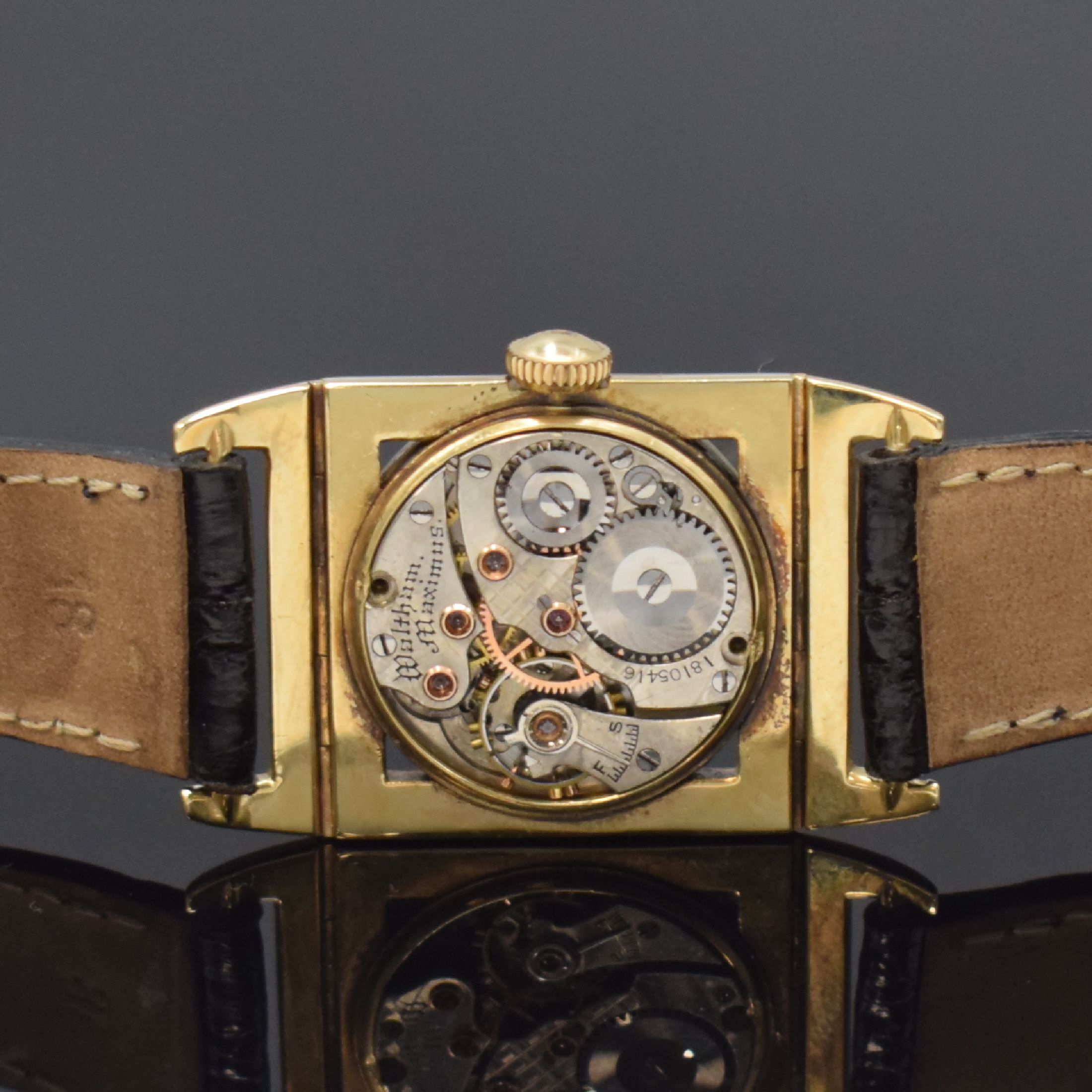 Detail d: WALTHAM seltene rechteckige Armbanduhr in GG 585/000, USA um 1930, Handaufzug, Geh. m. beweglichen Anstößen in der Art der Piping Rock, Boden ...