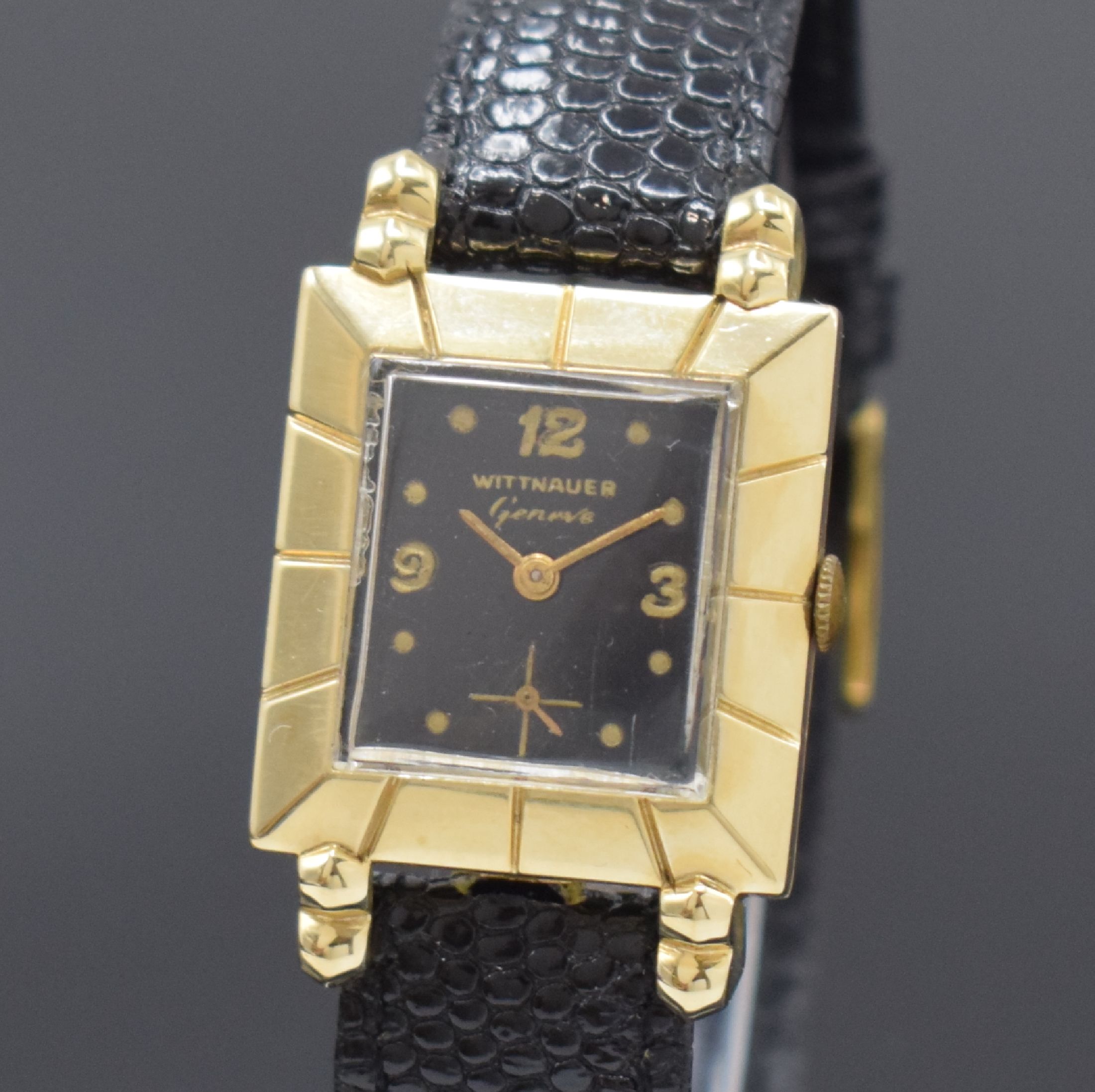 Detail a: WITTNAUER rechteckige Armbanduhr in GG 585/000, USA / Schweiz um 1955, Handaufzug, 2-tlg. Geh., Boden aufgedr., Lunette m. grav. Std.-Indizes, ...