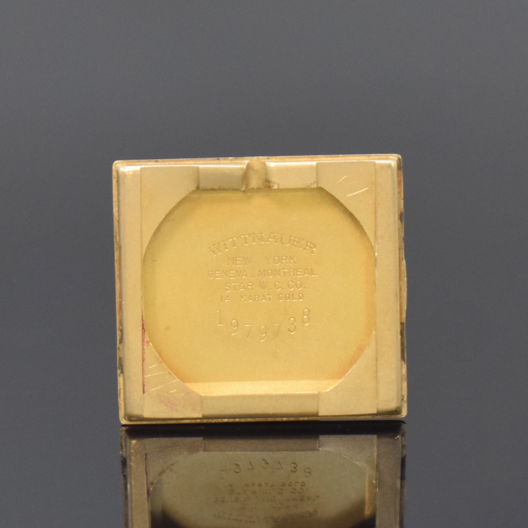 Detail d: WITTNAUER rechteckige Armbanduhr in GG 585/000, USA / Schweiz um 1955, Handaufzug, 2-tlg. Geh., Boden aufgedr., Lunette m. grav. Std.-Indizes, ...