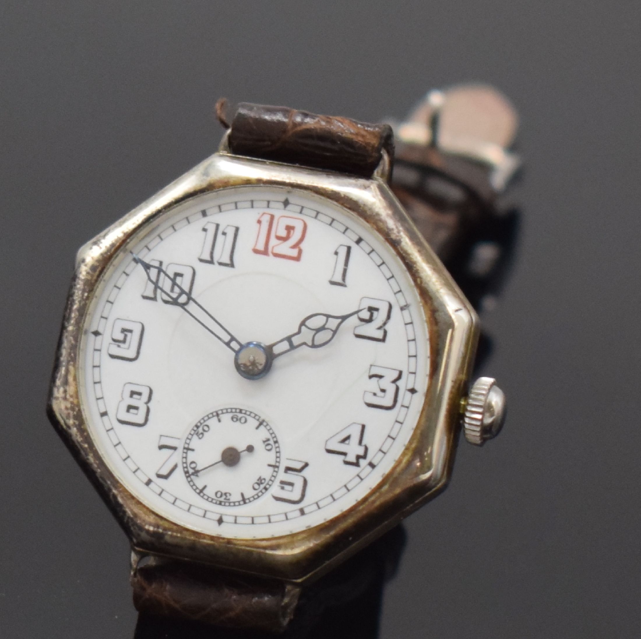 Detail a: 2 frühe Armbanduhren mit Emailzifferblättern in Silber / versilbert, Schweiz um 1915, Handaufzug, 3-tlg. Gehäuse, Böden u. Lünetten aufgedr., ...