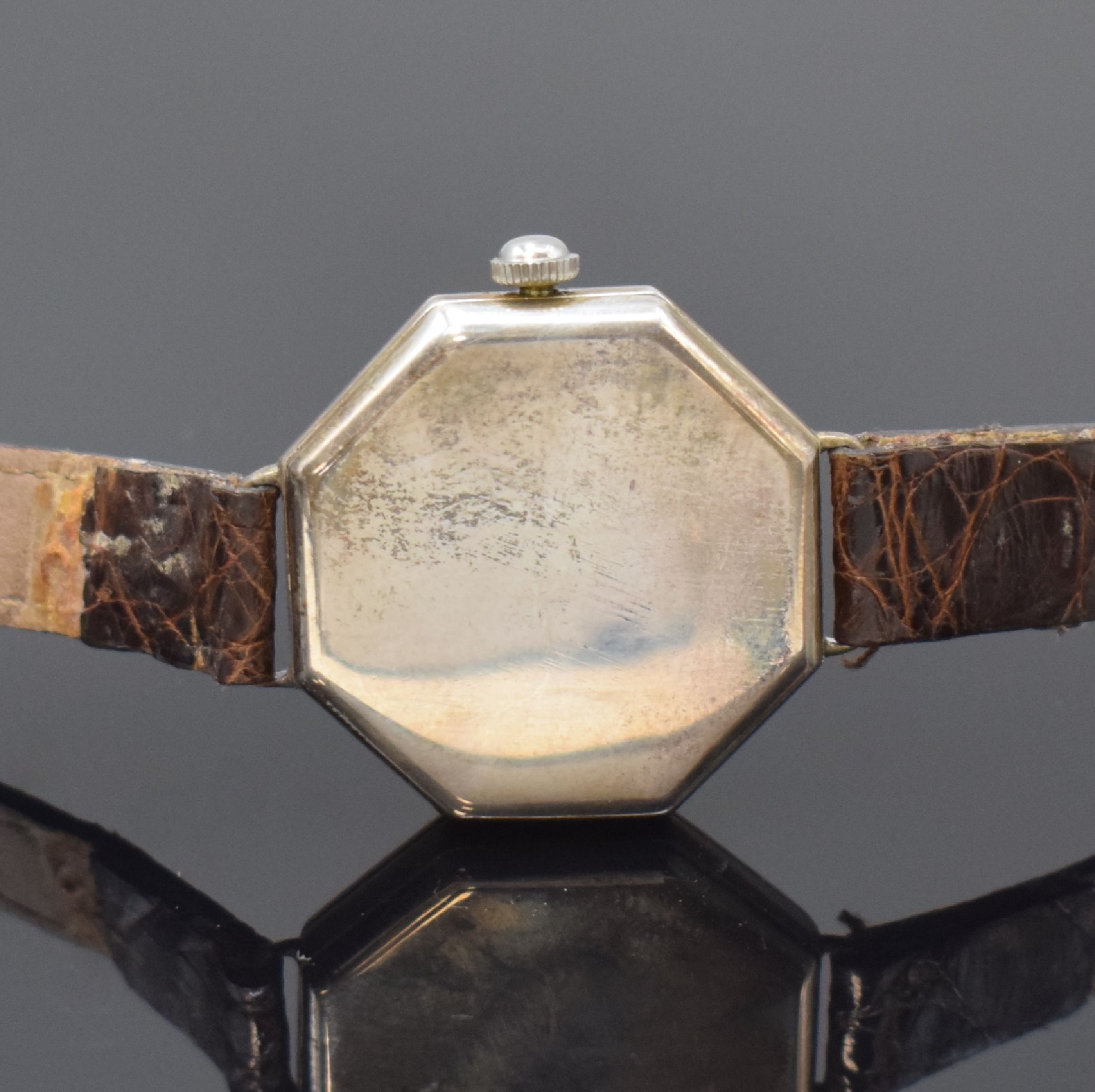 Detail c: 2 frühe Armbanduhren mit Emailzifferblättern in Silber / versilbert, Schweiz um 1915, Handaufzug, 3-tlg. Gehäuse, Böden u. Lünetten aufgedr., ...