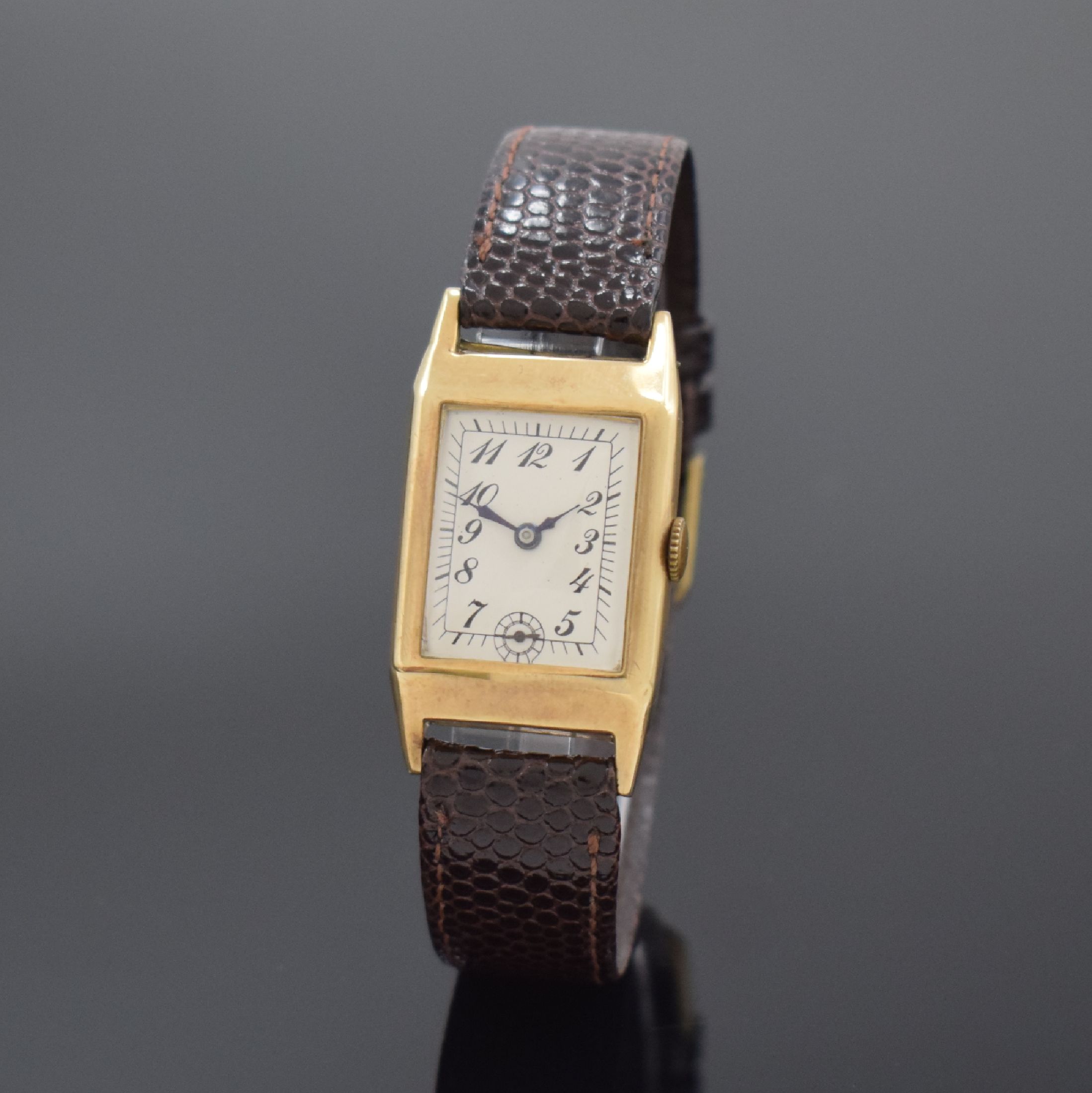 ROTARY rechteckige Armbanduhr in GG 375/000, Schweiz / England um 1935, Handaufzug, engl. Scharniergeh., silb. Zifferbl., rest., gebl. Zeiger, silb. ...