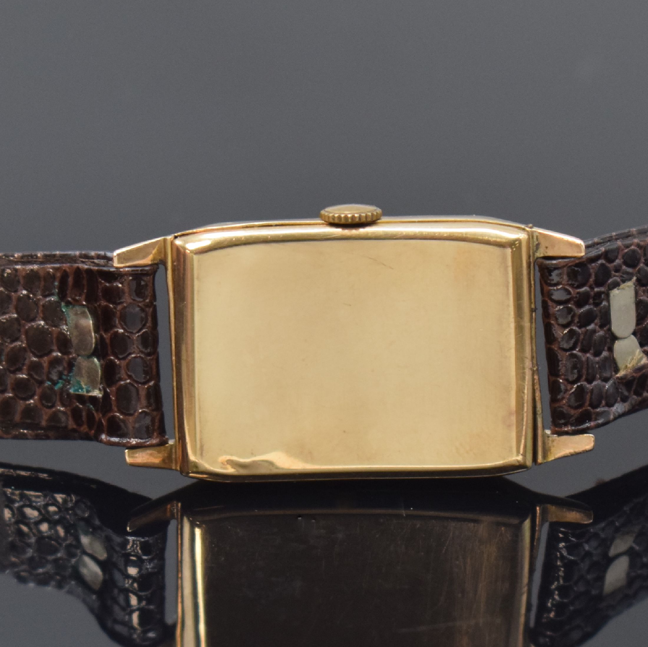 Detail c: ROTARY rechteckige Armbanduhr in GG 375/000, Schweiz / England um 1935, Handaufzug, engl. Scharniergeh., silb. Zifferbl., rest., gebl. Zeiger, silb. ...