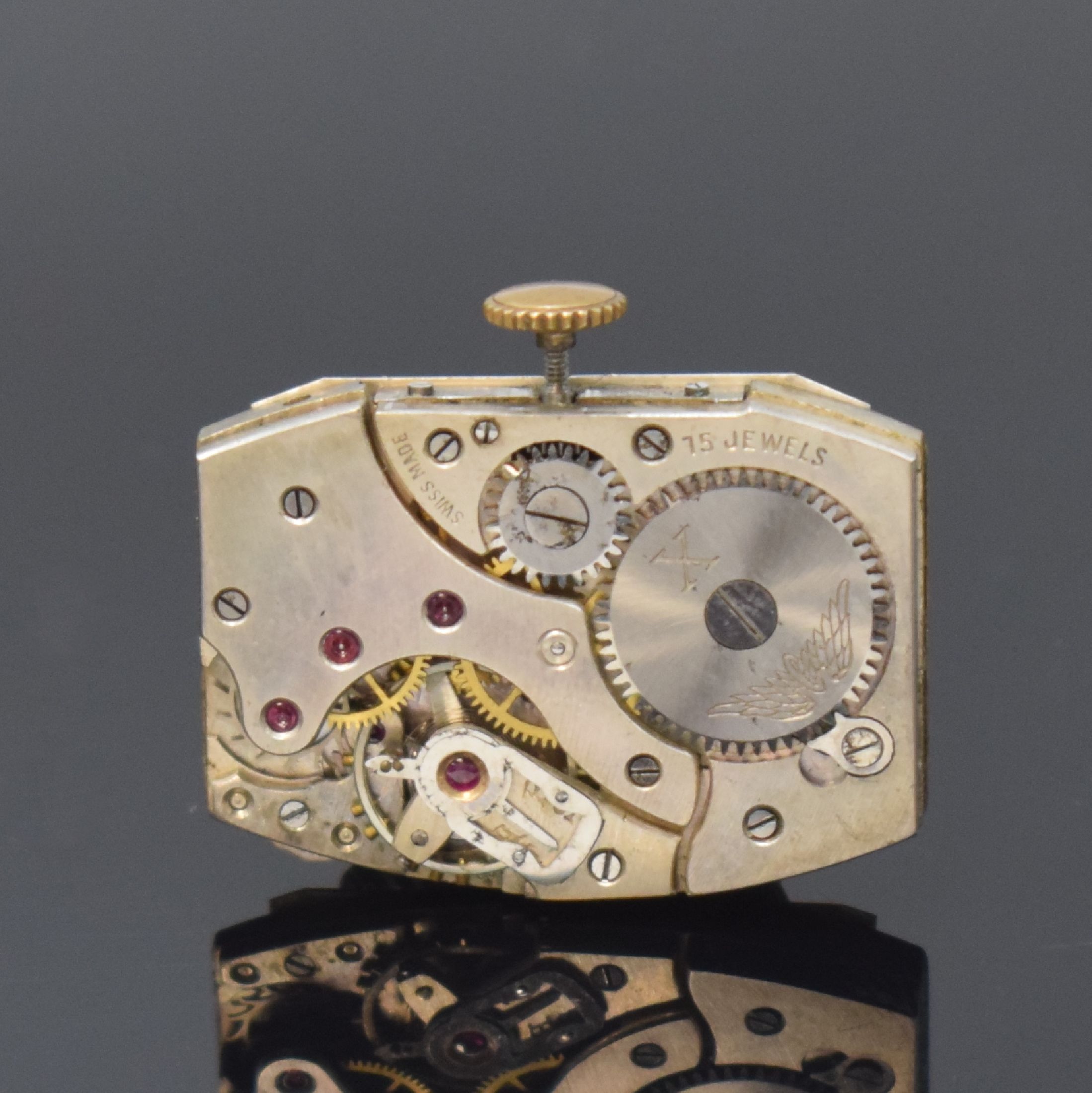 Detail e: ROTARY rechteckige Armbanduhr in GG 375/000, Schweiz / England um 1935, Handaufzug, engl. Scharniergeh., silb. Zifferbl., rest., gebl. Zeiger, silb. ...