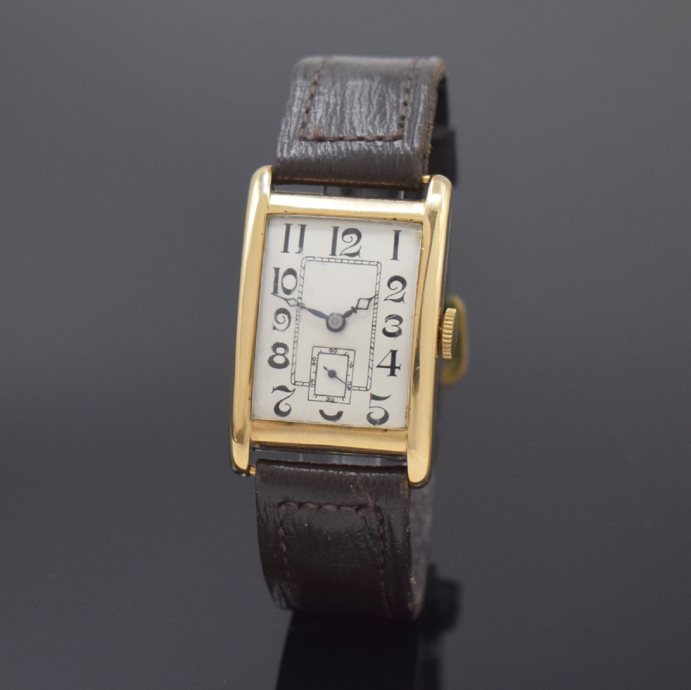 LONGINES rechteckige Armbanduhr in 9k Gold, Schweiz / England um 1930, Handaufzug, engl. Scharniergeh., Boden m. Widmungsgrav. v. 1935, silb. ...