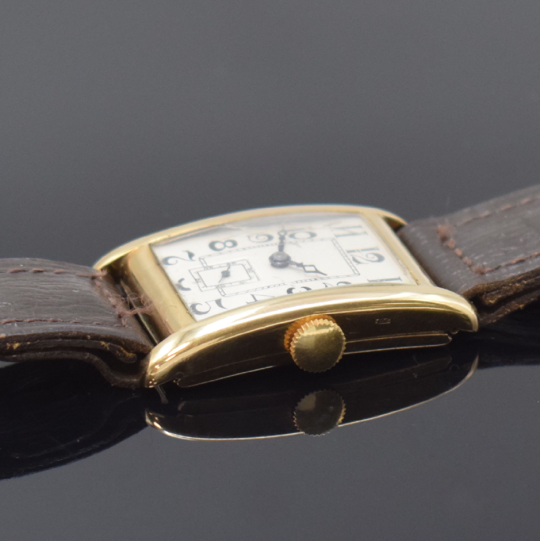 Detail b: LONGINES rechteckige Armbanduhr in 9k Gold, Schweiz / England um 1930, Handaufzug, engl. Scharniergeh., Boden m. Widmungsgrav. v. 1935, silb. ...