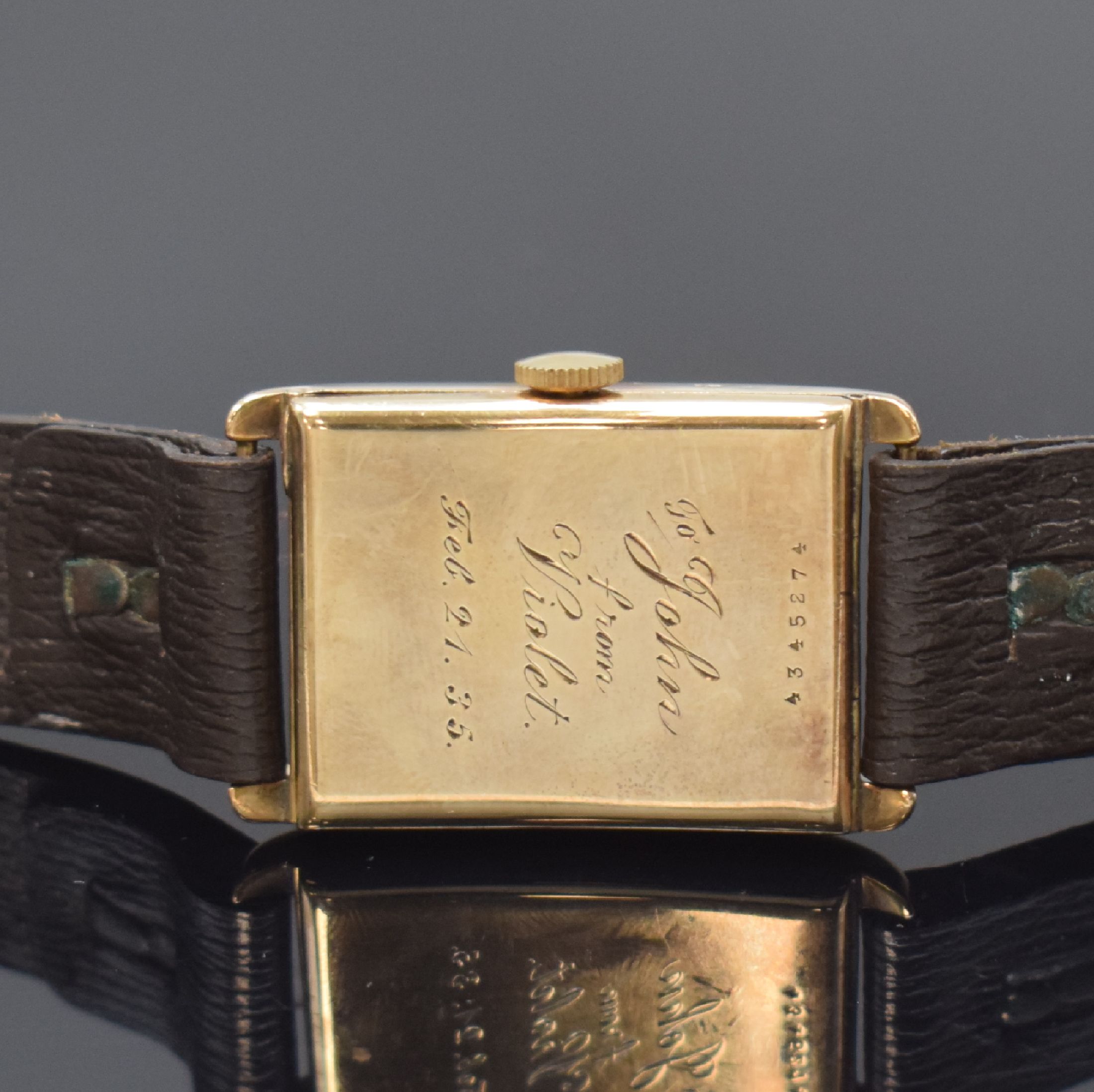 Detail c: LONGINES rechteckige Armbanduhr in 9k Gold, Schweiz / England um 1930, Handaufzug, engl. Scharniergeh., Boden m. Widmungsgrav. v. 1935, silb. ...