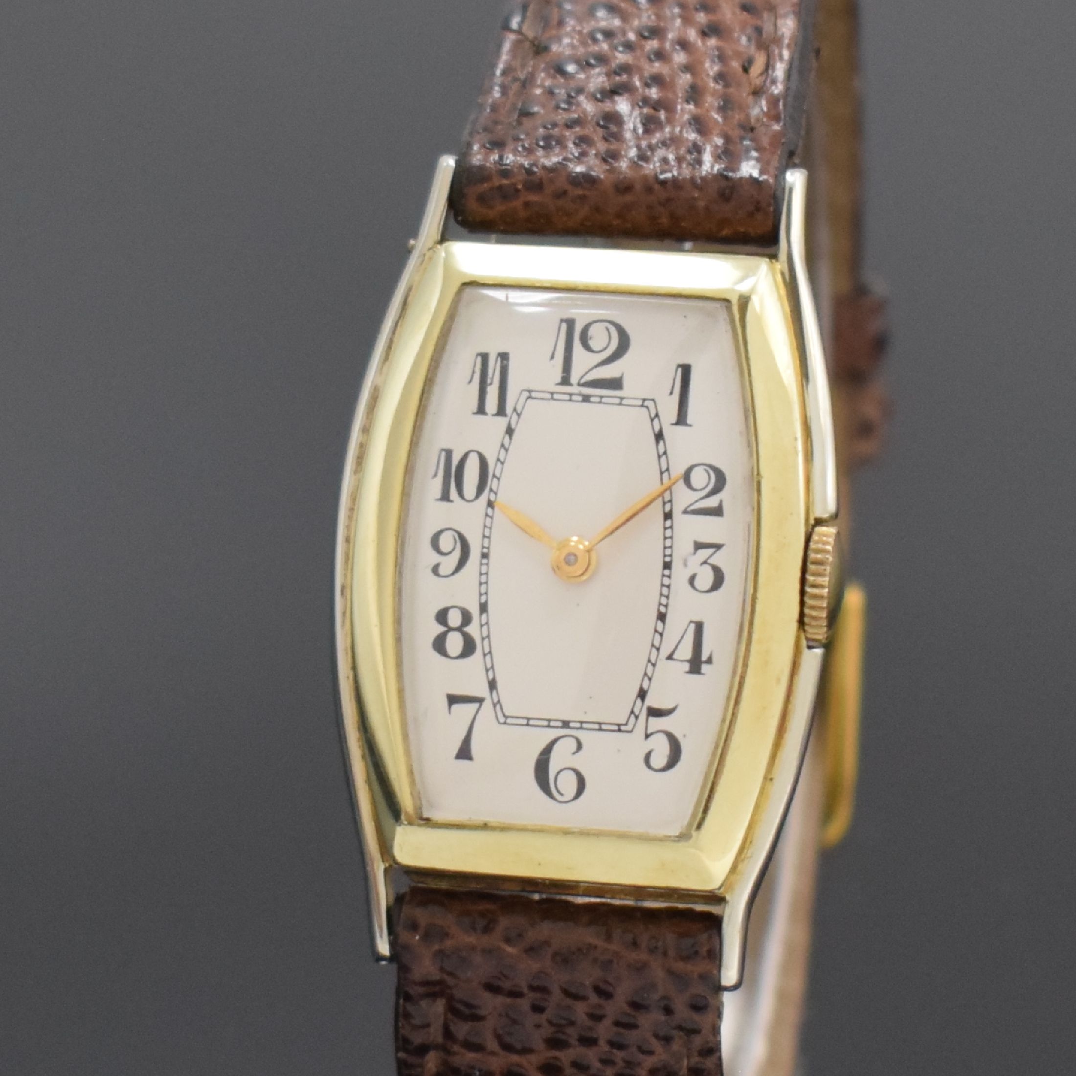 Detail a: ORMONT WATCH CO Armbanduhr in 14k WG/GG, Schweiz / USA um 1935, Handaufzug, tonneau- förm. Scharniergeh., silb. Zifferbl. rest., gold. Zeiger ...