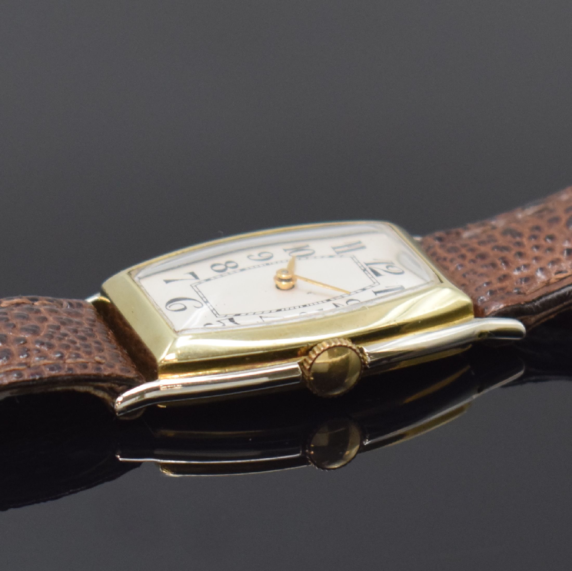 Detail b: ORMONT WATCH CO Armbanduhr in 14k WG/GG, Schweiz / USA um 1935, Handaufzug, tonneau- förm. Scharniergeh., silb. Zifferbl. rest., gold. Zeiger ...