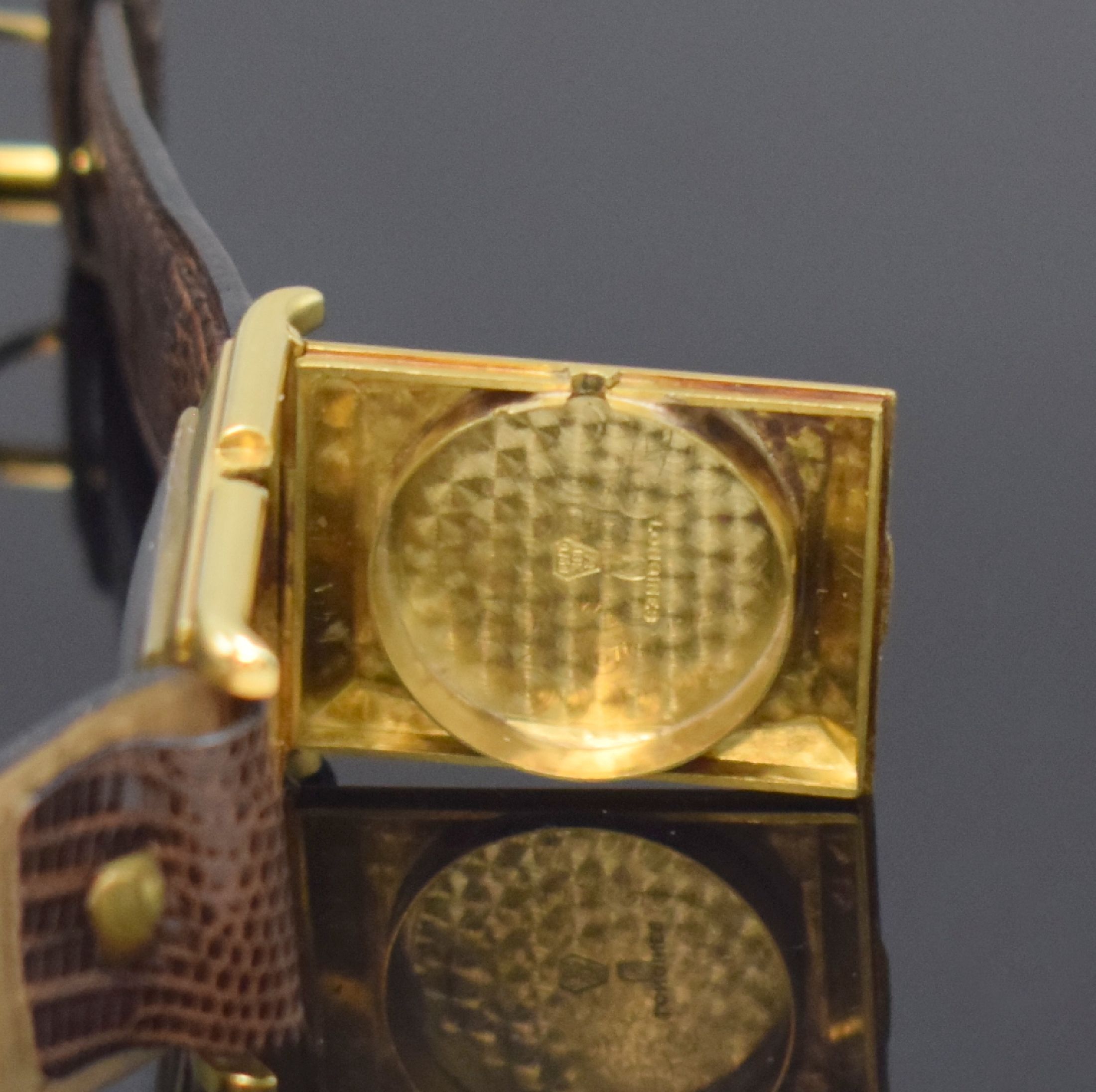Detail d: LONGINES rechteckige Armbanduhr in GG 750/000, Schweiz um 1929, Handaufzug, Scharniergeh., silb. Zifferbl. rest. m. aufges. gold. Breguet-Zahlen, ...