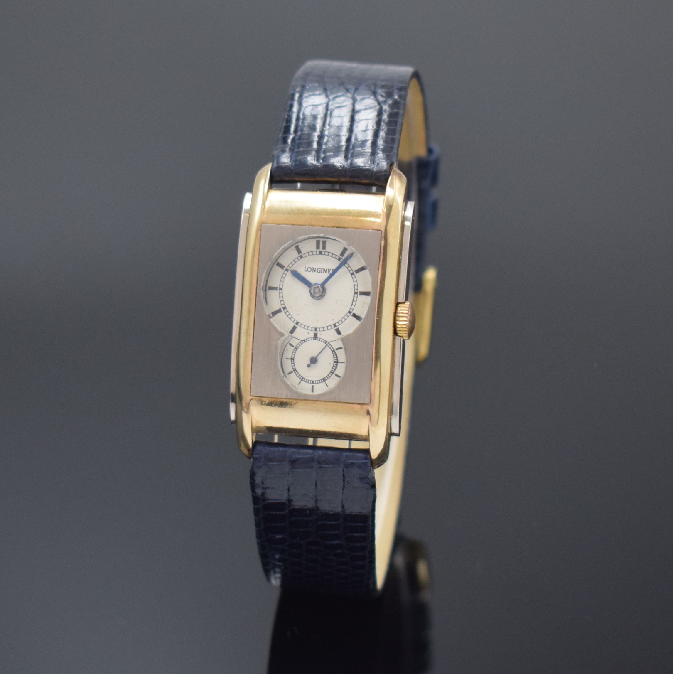 LONGINES Duo-Dial seltene rechteckige Armbanduhr in 9k Gold, Schweiz um 1933, Handaufzug, Scharniergeh. m. Werk Nummerngleich, Weißgold Front u. ...