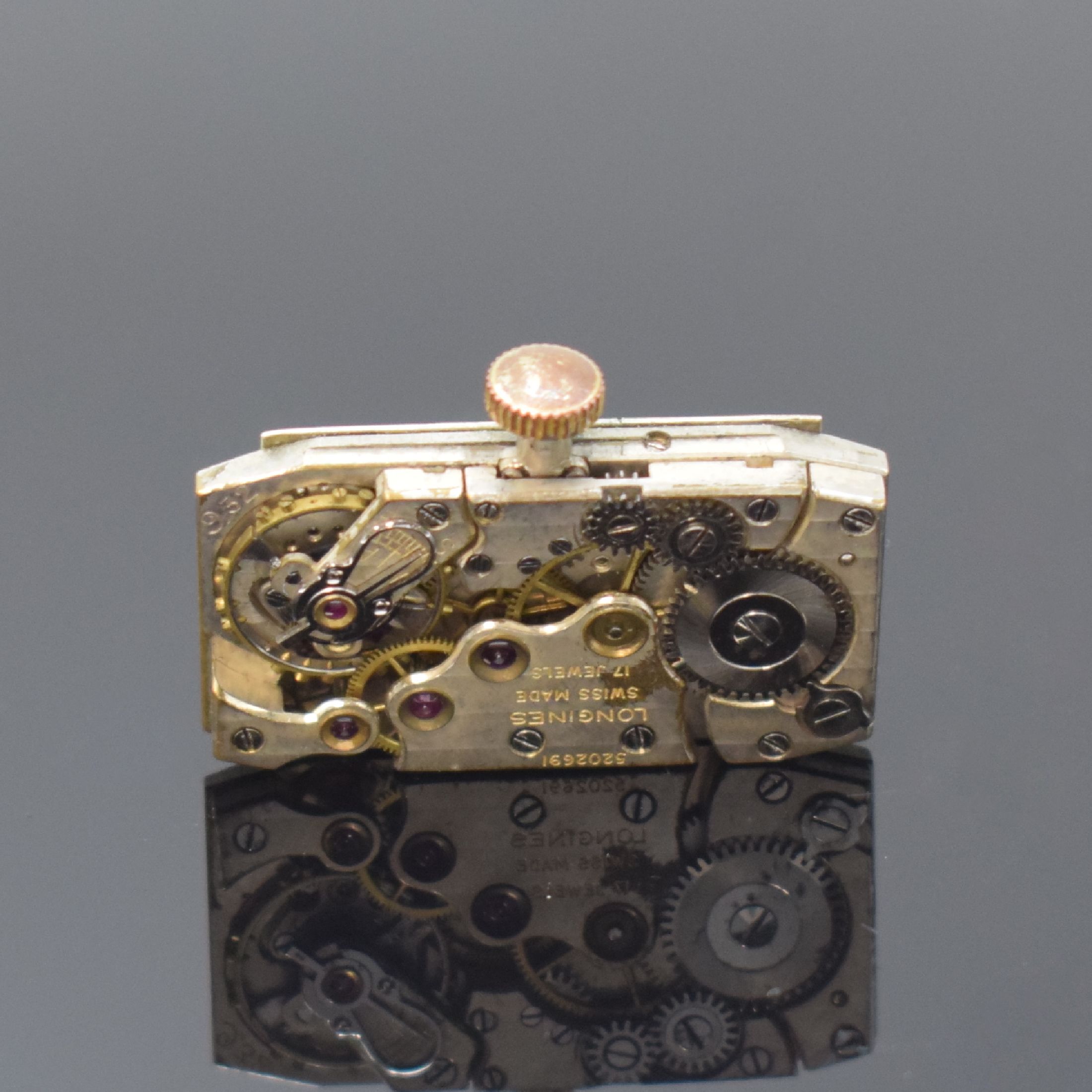Detail e: LONGINES Duo-Dial seltene rechteckige Armbanduhr in 9k Gold, Schweiz um 1933, Handaufzug, Scharniergeh. m. Werk Nummerngleich, Weißgold Front u. ...