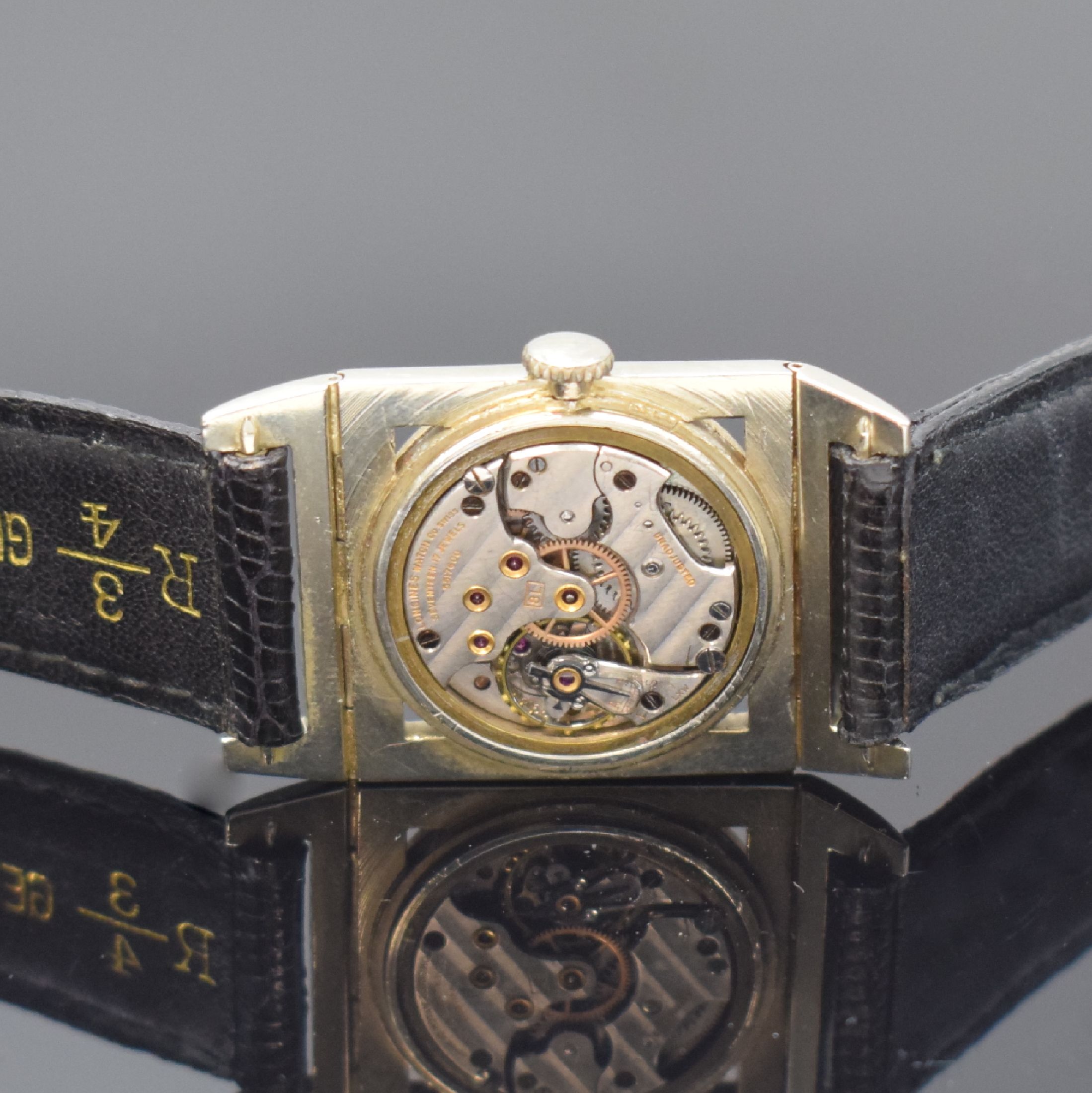 Detail d: LONGINES seltene rechteckige Armbanduhr in WG/GG 18k, USA / Schweiz um 1938, Handaufzug, 3-tlg. Geh. m. beweglichen Anstößen, GG-Lünette m. arab. ...