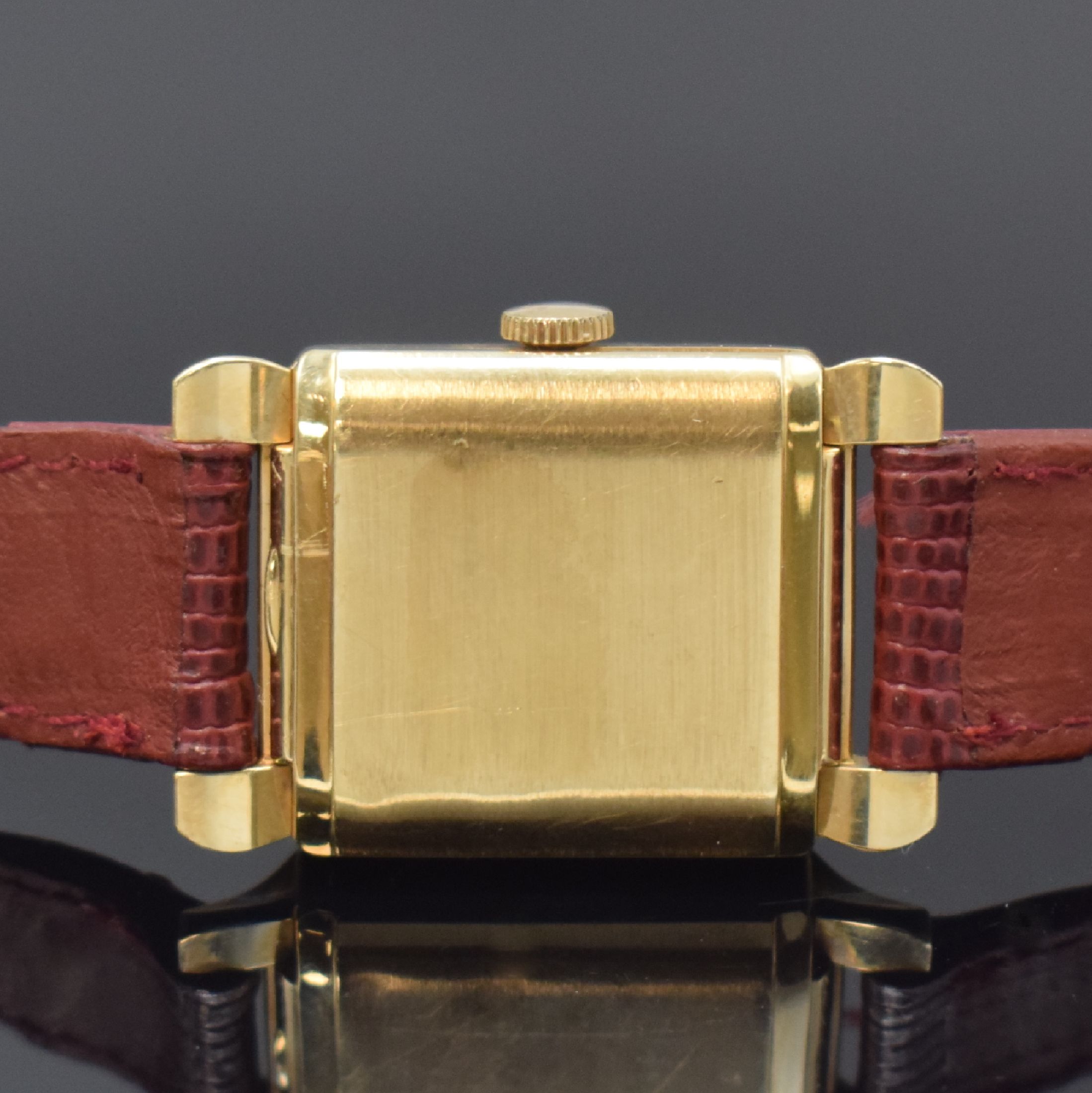 Detail c: LONGINES seltene rechteckige Armbanduhr mit Zentralsekunde in GG 585/000, Schweiz / USA um 1947, Handaufzug, 2-tlg. Geh., Boden aufgedr., silb. ...
