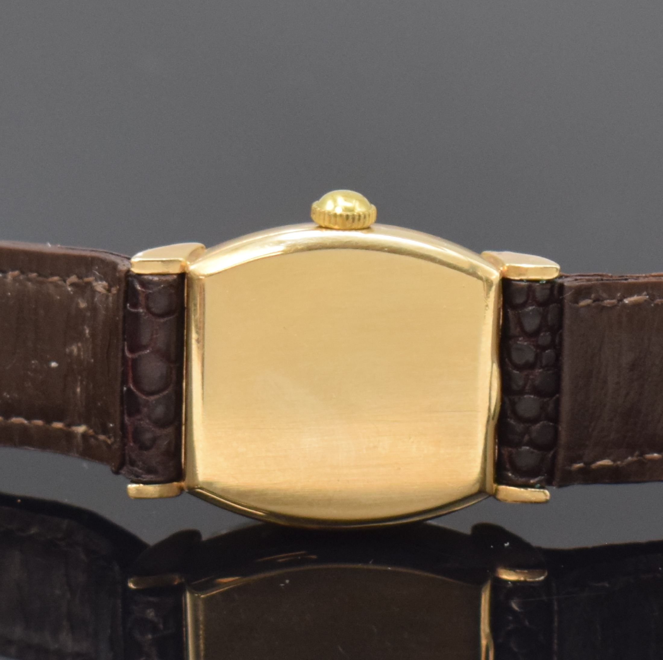Detail a: LONGINES 2 goldfilled Armbanduhren, Schweiz / USA um 1948, Handaufzug, 2-tlg. Geh., Böden aufgedr., silb. Zifferblätter rest., 1) rechteck., ...