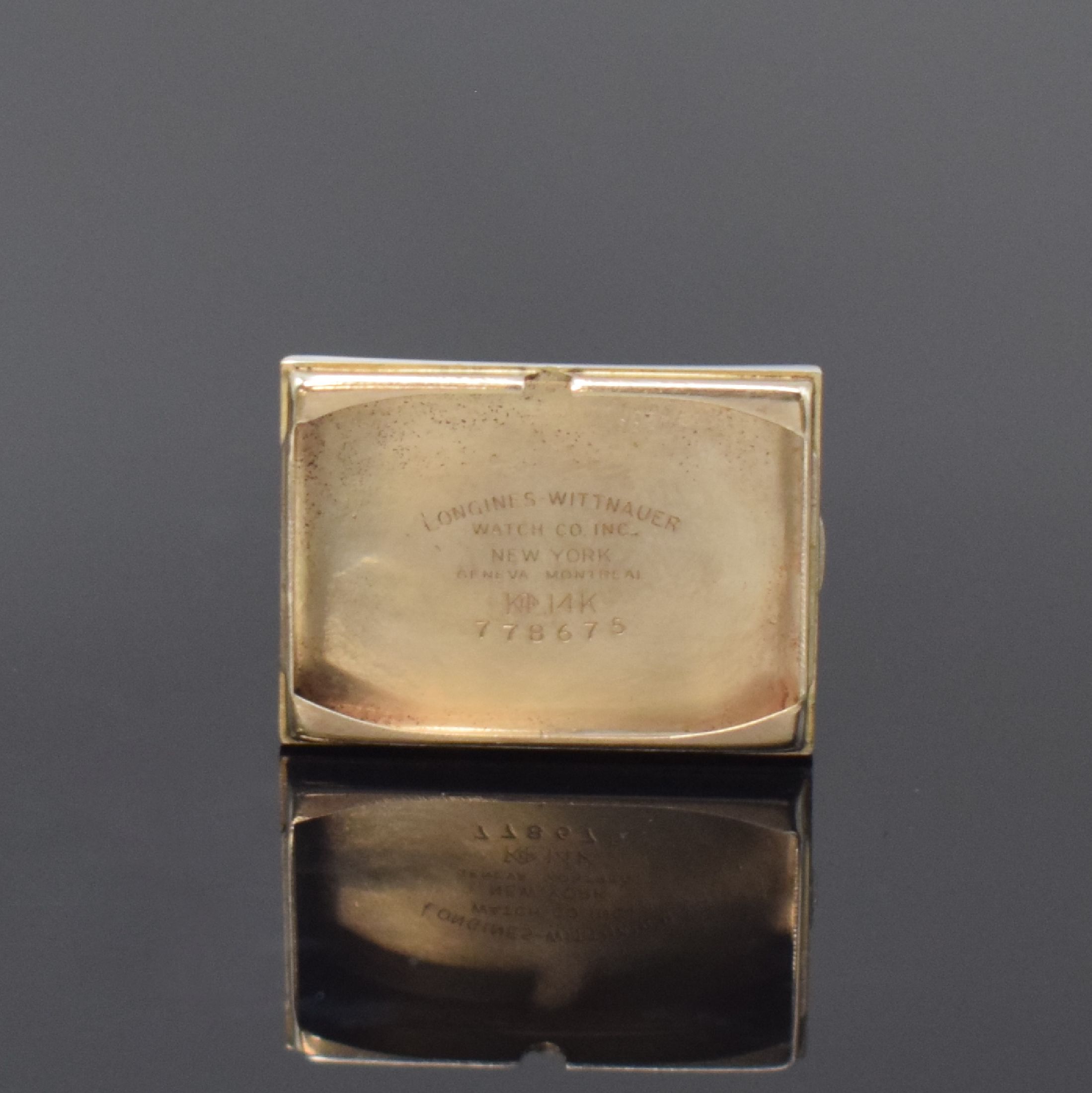 Detail e: LONGINES 2 goldfilled Armbanduhren, Schweiz / USA um 1948, Handaufzug, 2-tlg. Geh., Böden aufgedr., silb. Zifferblätter rest., 1) rechteck., ...