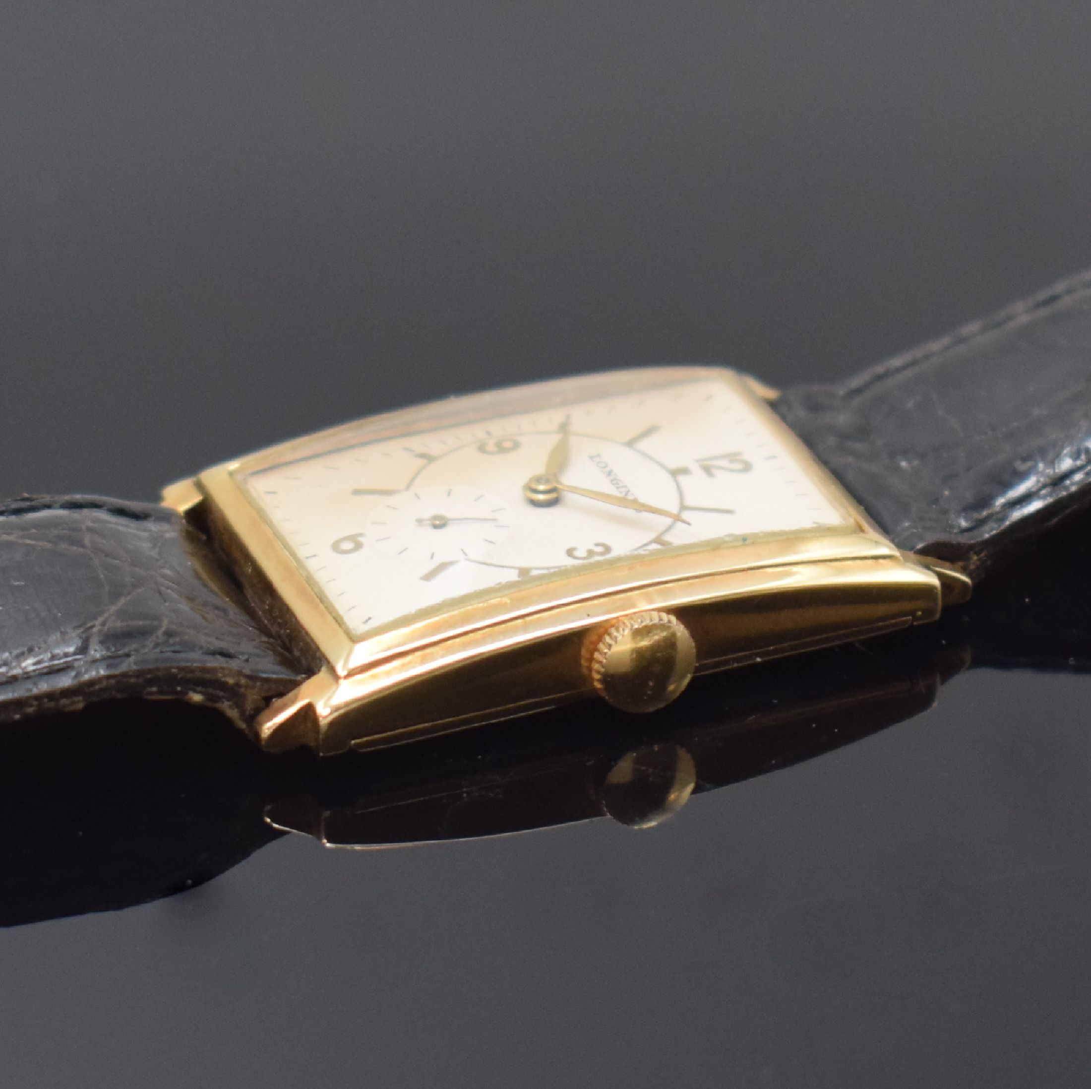 Detail b: LONGINES rechteckige Armbanduhr in GG 585/000, Schweiz / USA um 1930, Handaufzug, 2-tlg. Geh., Boden aufgedr., silb. Zifferbl. rest., gold. Zeiger, ...
