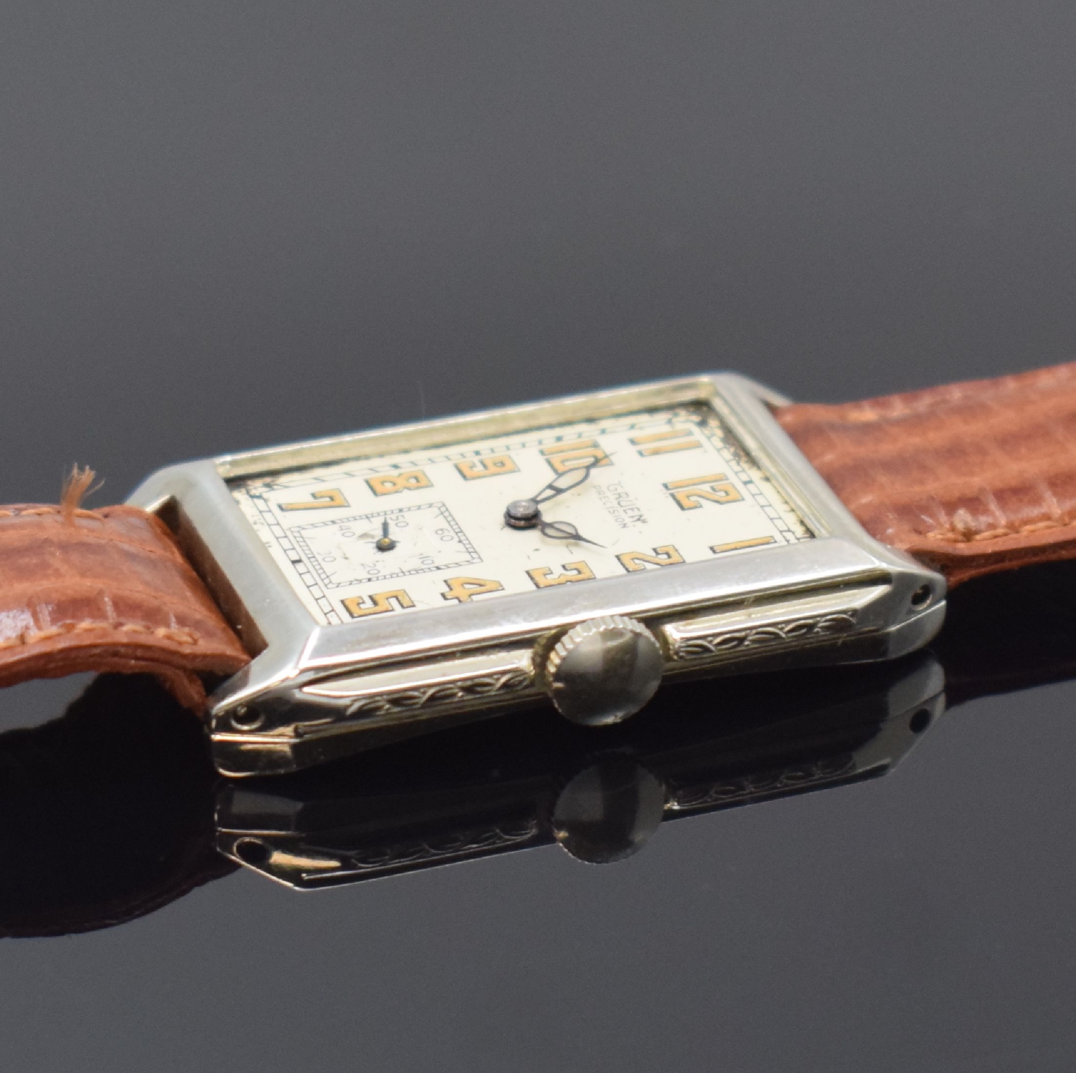 Detail b: GRUEN Precision rechteckige Armbanduhr in WG 585/000, Schweiz / USA um 1925, 2-tlg. Geh. m. grav. Rand, Boden aufgedr., silb. Zifferbl. pat., arab. ...