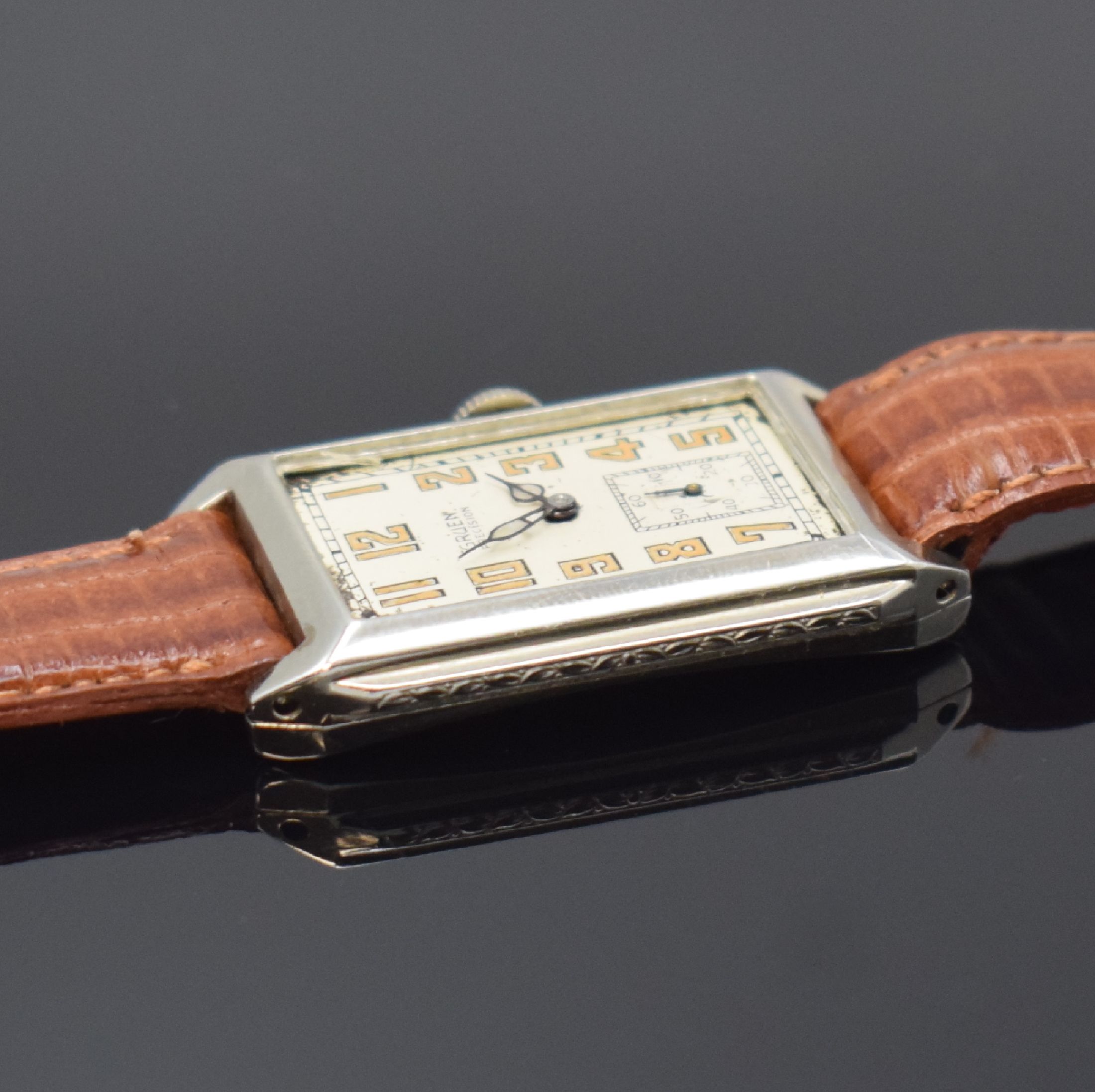 Detail c: GRUEN Precision rechteckige Armbanduhr in WG 585/000, Schweiz / USA um 1925, 2-tlg. Geh. m. grav. Rand, Boden aufgedr., silb. Zifferbl. pat., arab. ...