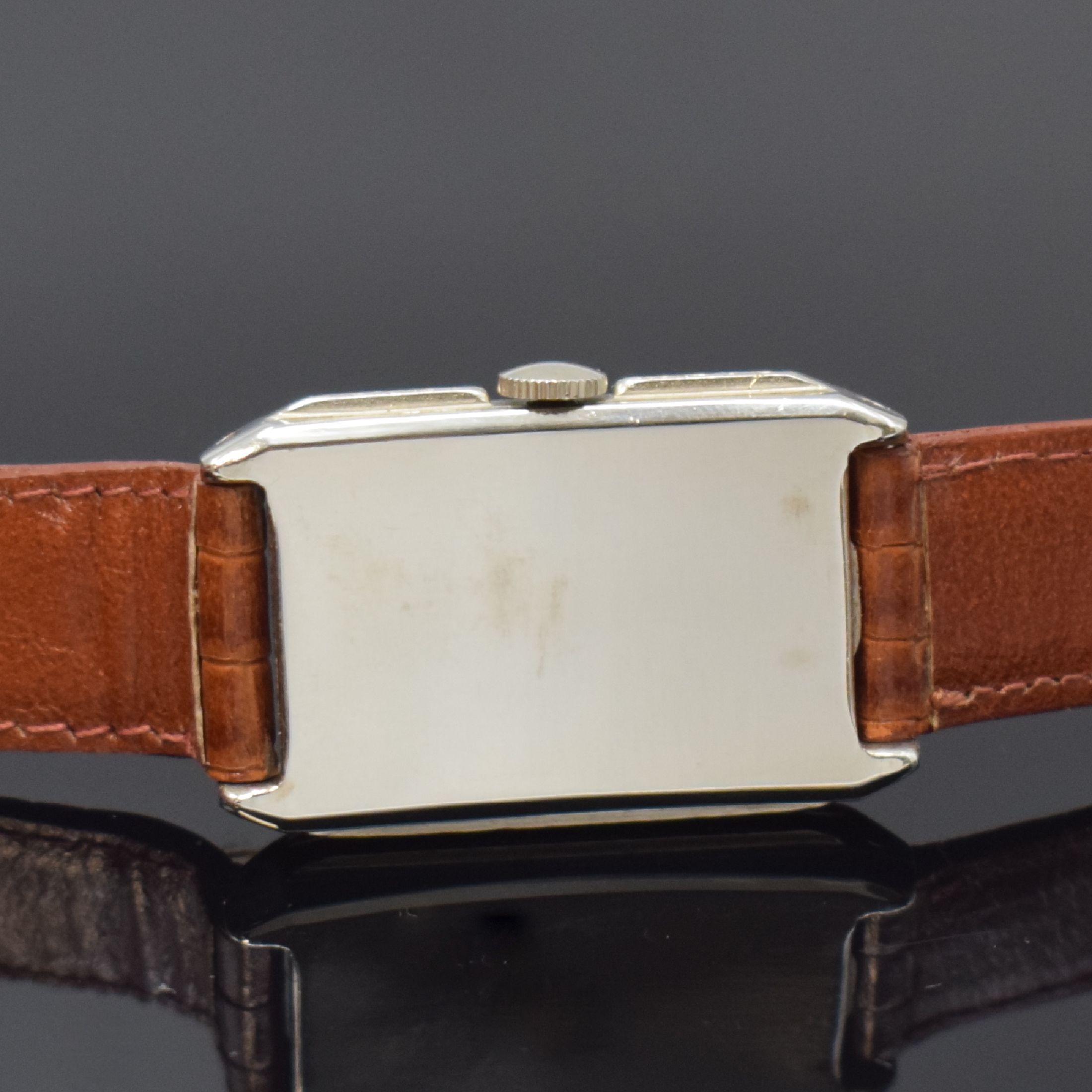 Detail d: GRUEN Precision rechteckige Armbanduhr in WG 585/000, Schweiz / USA um 1925, 2-tlg. Geh. m. grav. Rand, Boden aufgedr., silb. Zifferbl. pat., arab. ...