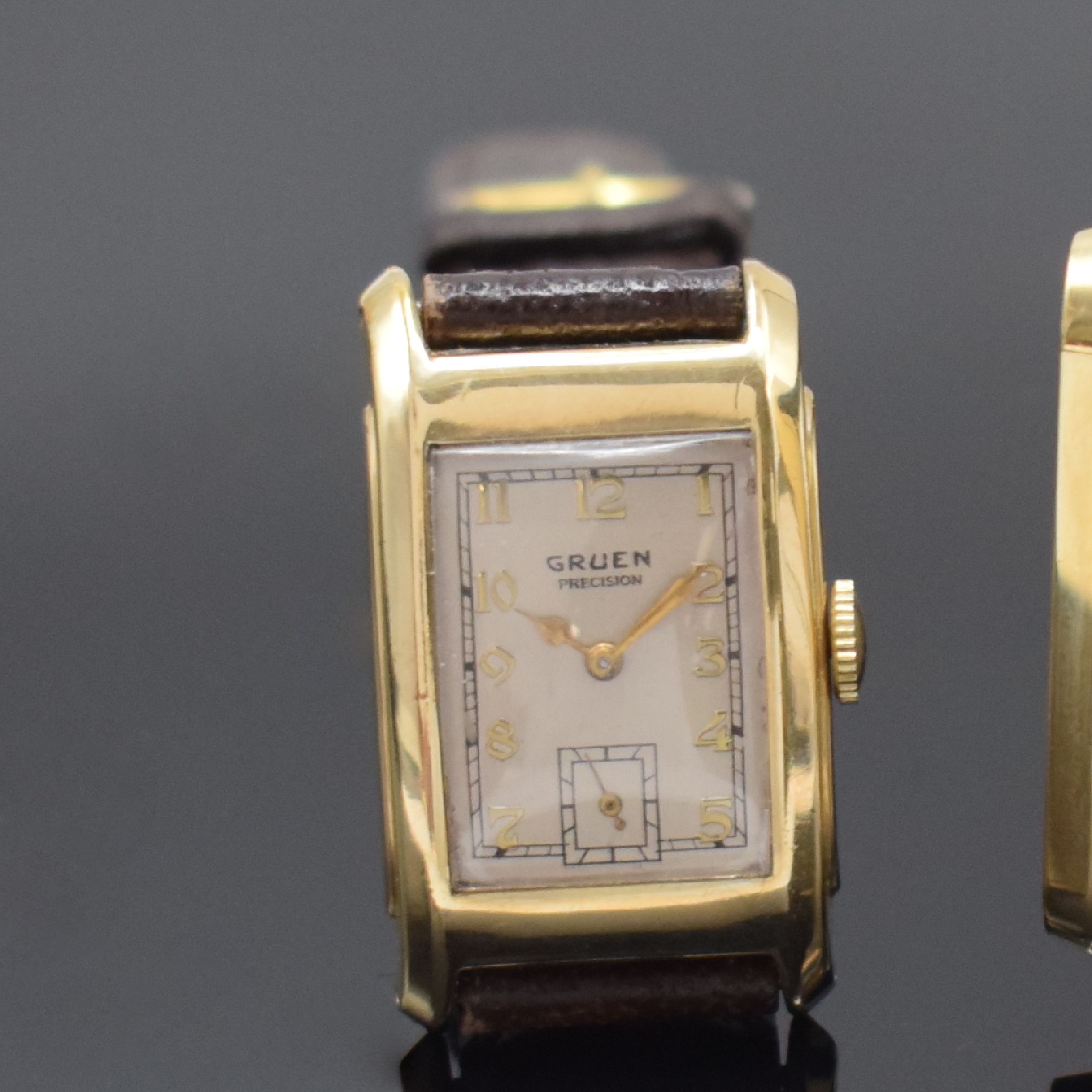Detail b: LONGINES / GRUEN 2 rechteckige goldfilled Armbanduhren, Schweiz / USA um 1955 / 1945, Handaufzug, 2-tlg. Geh., Böden (Monogramm- Grav.) aufgedr., ...