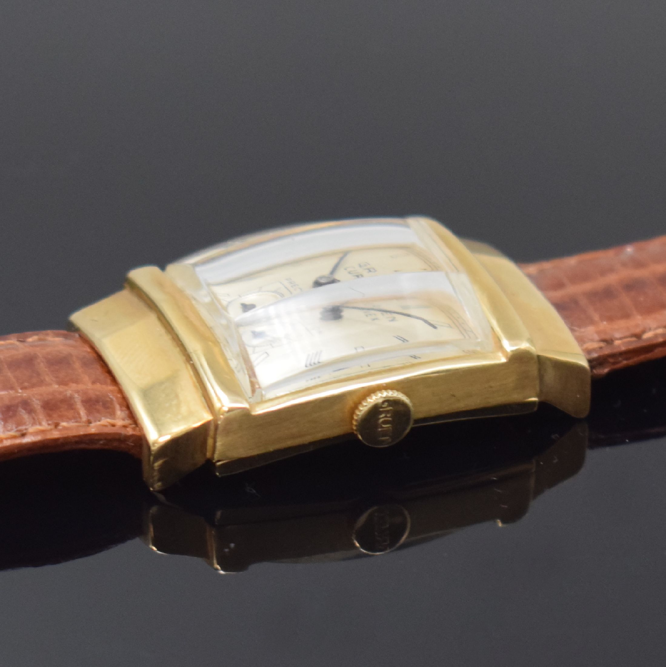 Detail b: GRUEN Curvex rechteckige Armbanduhr Ref. 440- 584 in GG 585/000, Schweiz / USA um 1940, Handaufzug, 2-tlg. Geh., facettierte, verdeckte Anstöße, ...